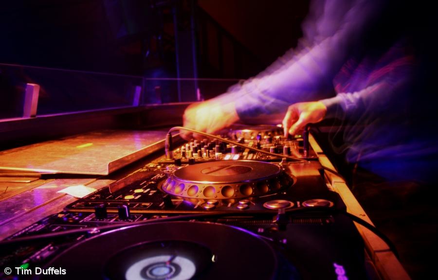 Estabelecimentos de bebidas com espaço de dança fechados nos Açores até dia 08 – Imagem 1