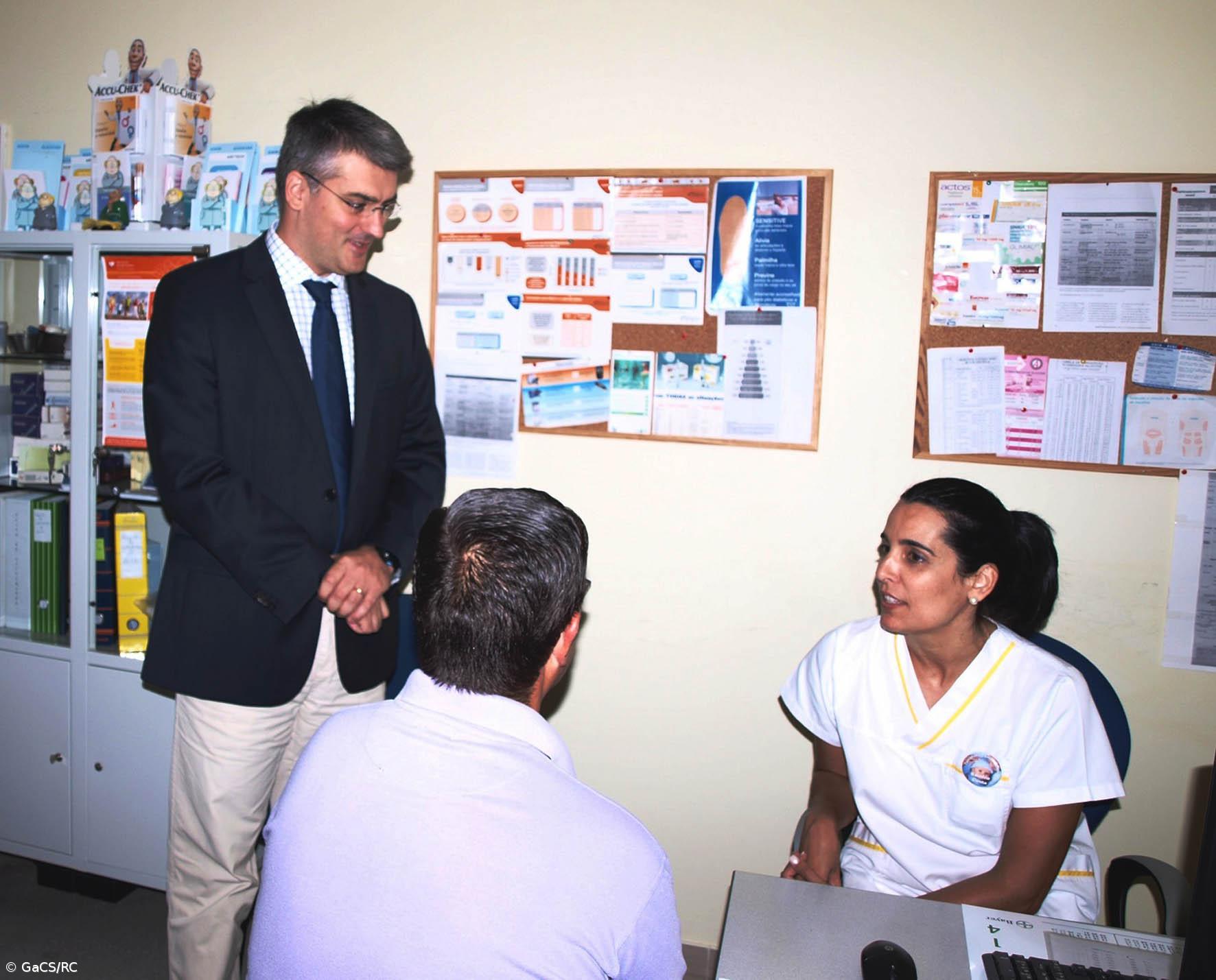 Açores vão avaliar riscos psicossociais de profissionais de saúde  – Imagem 1