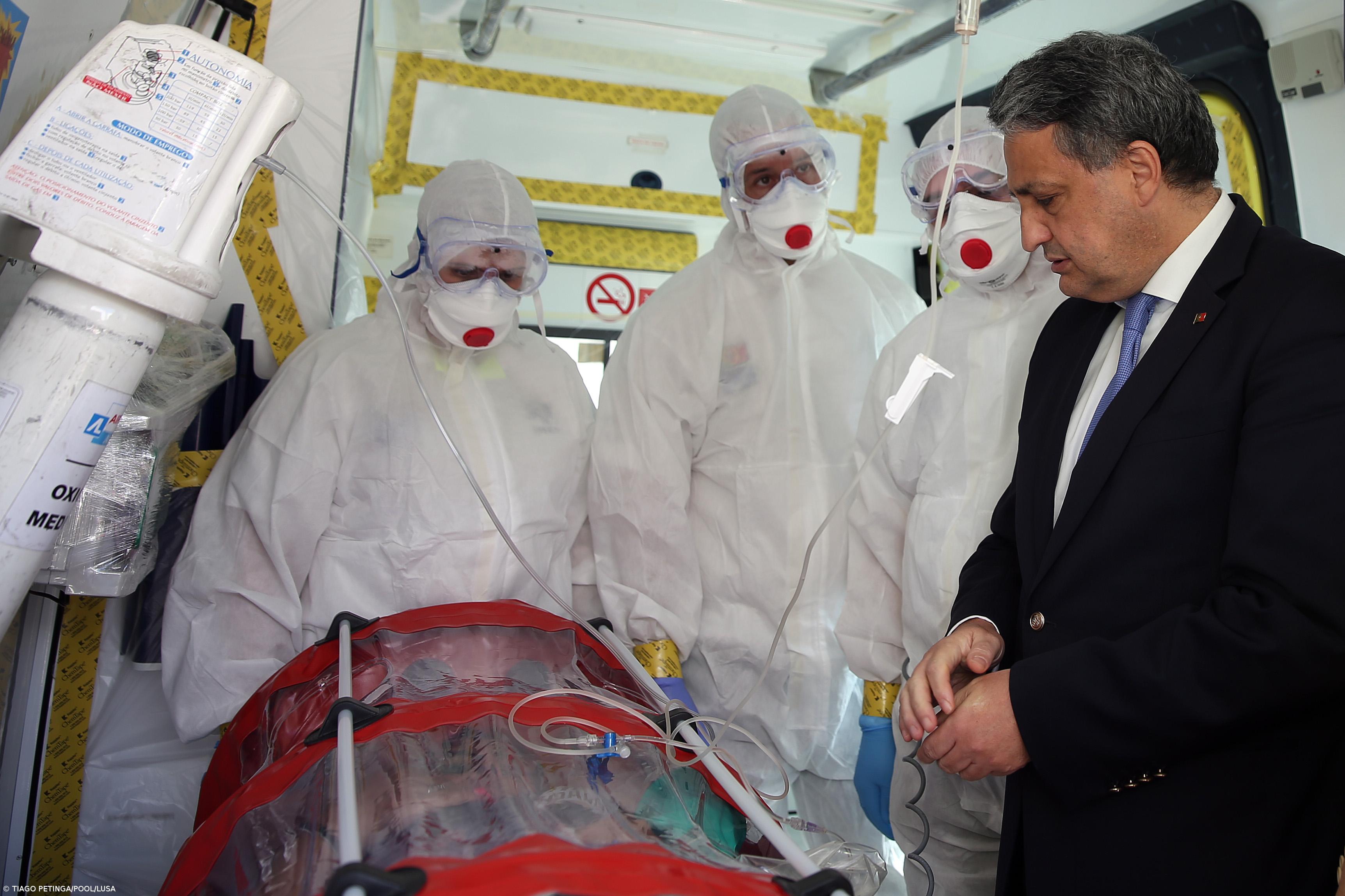 OMS declara emergência de saúde pública mundial devido a surto de ébola – Imagem 1