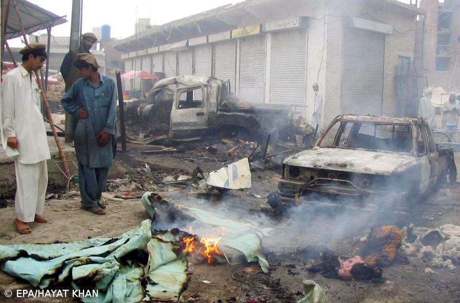 Pelo menos 4 mortos num atentado suicida em Peshawar – Imagem 1
