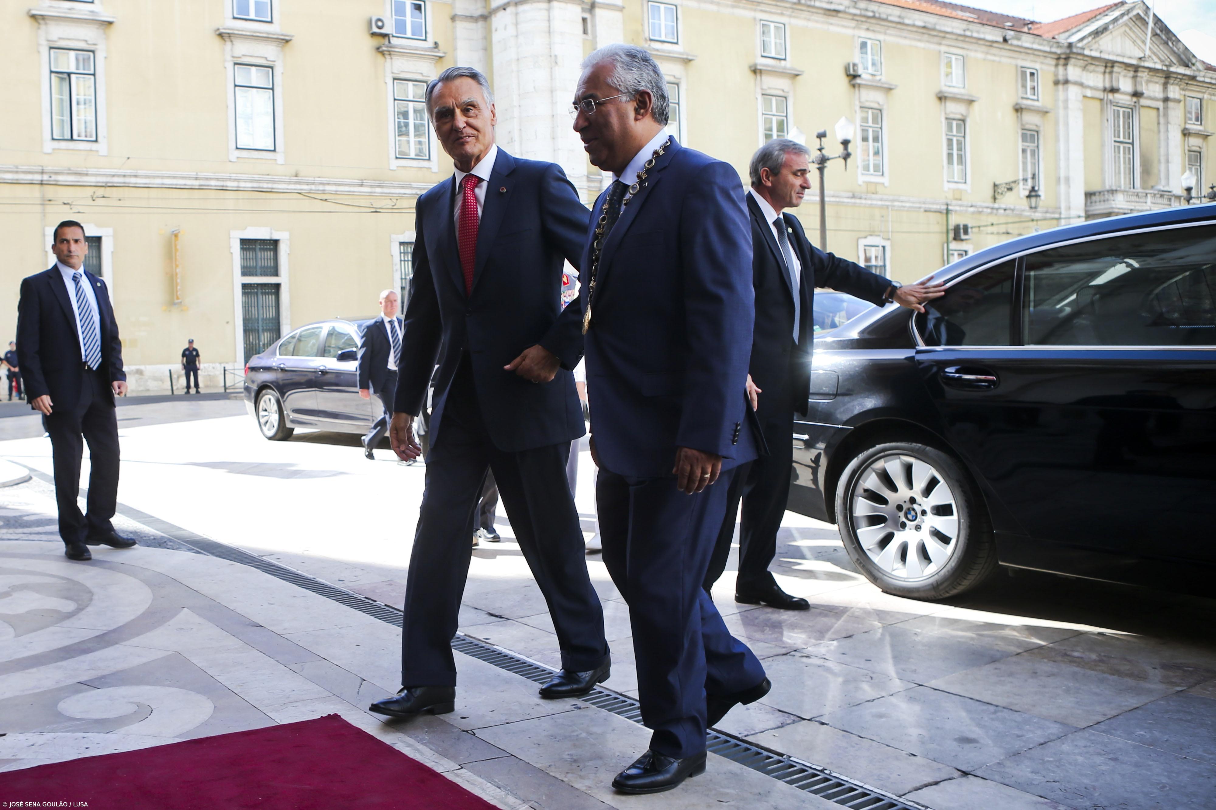 Cavaco critica promessas irrealistas e defende contenção dos défices – Imagem 1