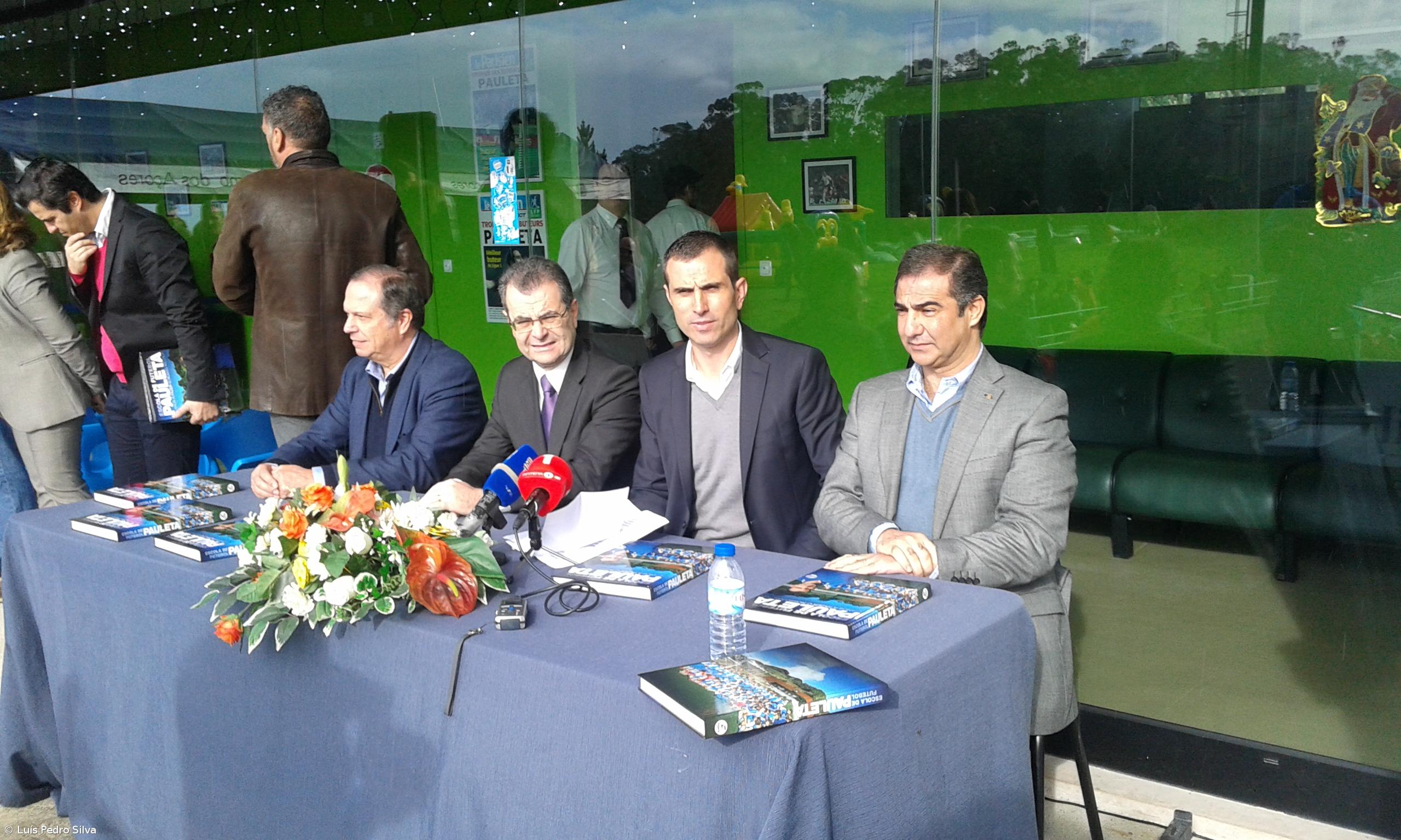 Pauleta lança livro que assinala dez anos da escola de futebol nos Açores – Imagem 1