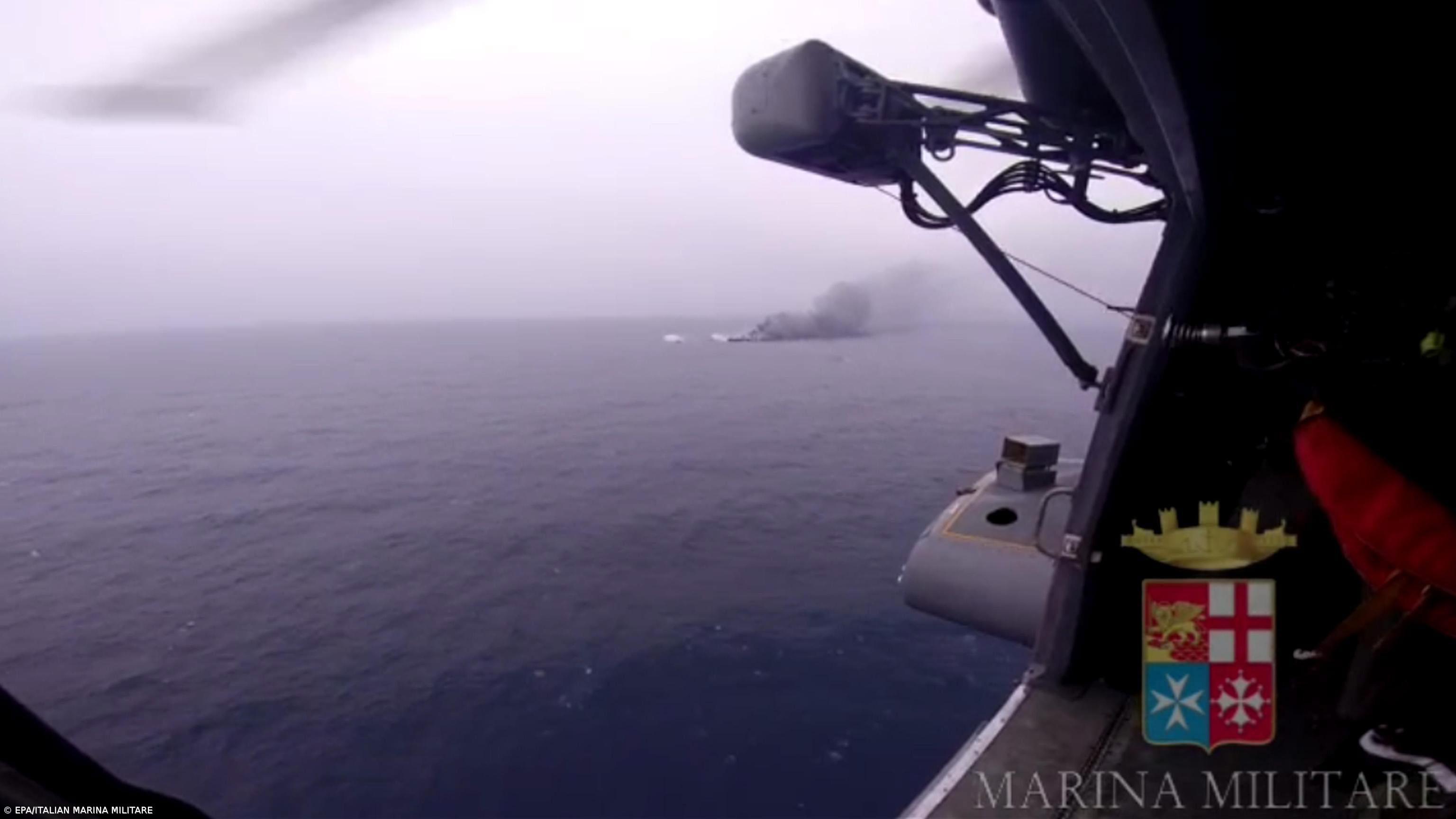 Número de mortos em ferry incendiado eleva-se para cinco – Imagem 1