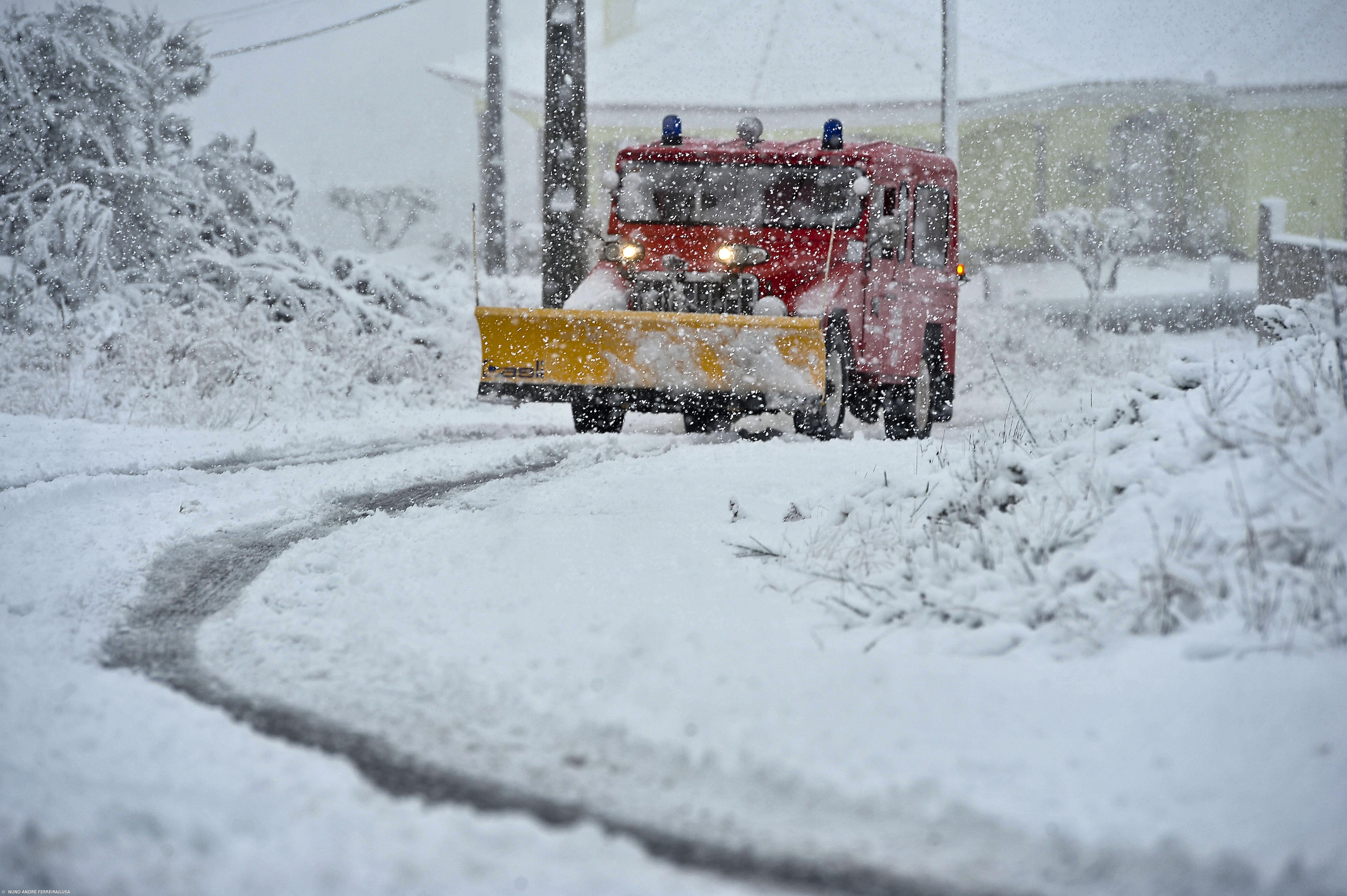 Mulher e duas crianças morrem em avalanche nos Alpes italianos – Imagem 1