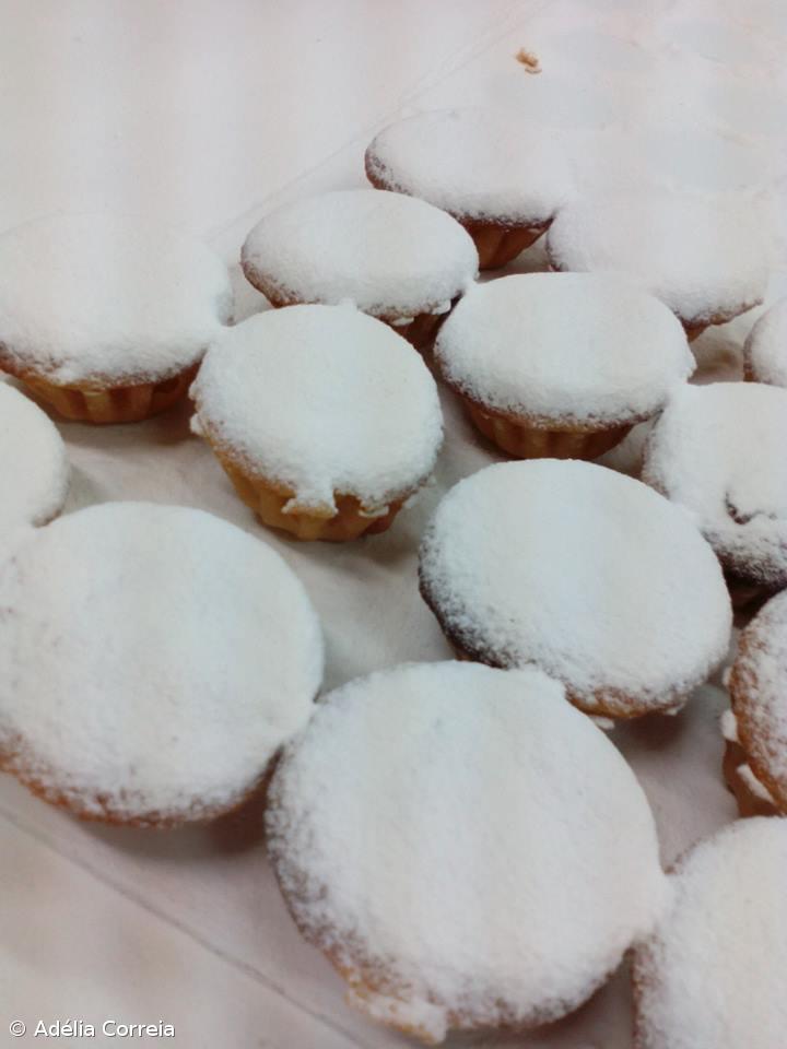 Clientes deliciam-se nos Açores com queijada da Vila enquanto assistem à sua produção – Imagem 1