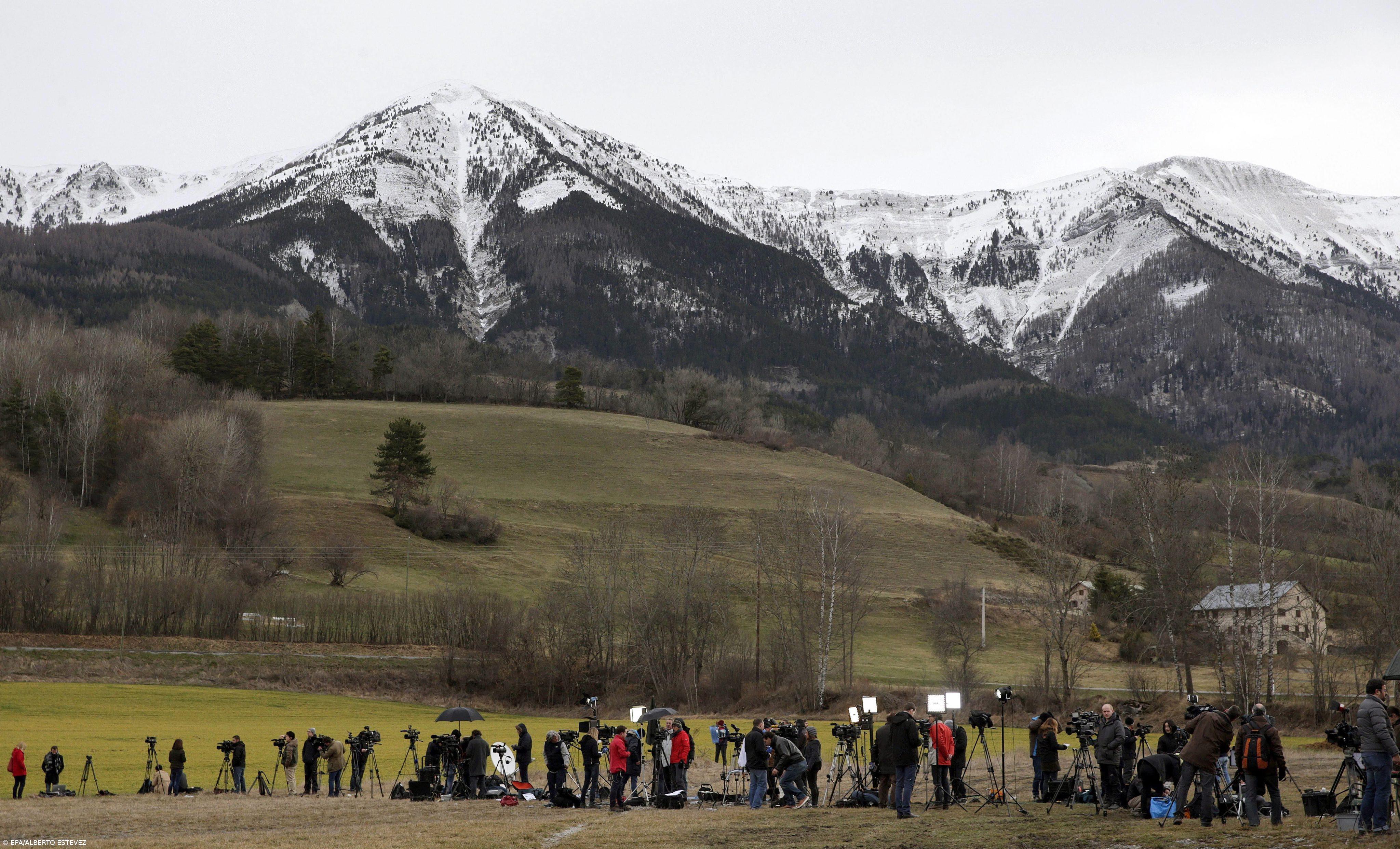 Vítimas do voo que se despenhou nos Alpes são de 15 países – Imagem 1