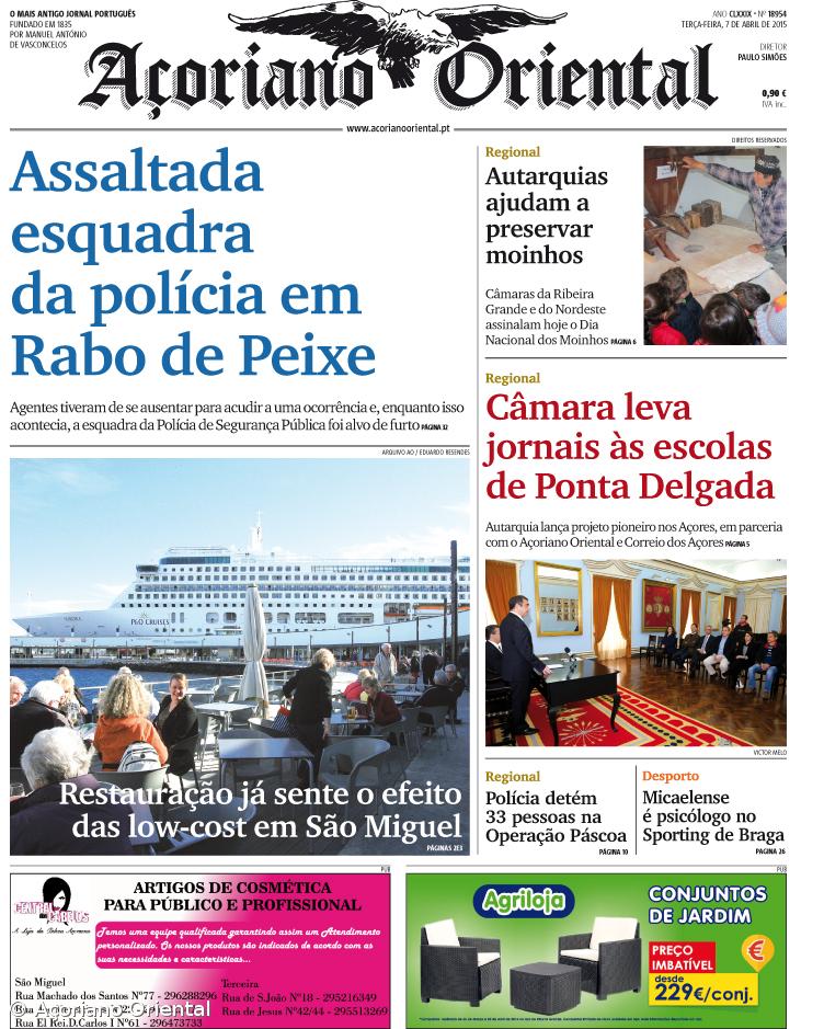 "Assaltada esquadra da polícia em Rabo de Peixe" é a manchete do Açoriano Oriental – Imagem 1