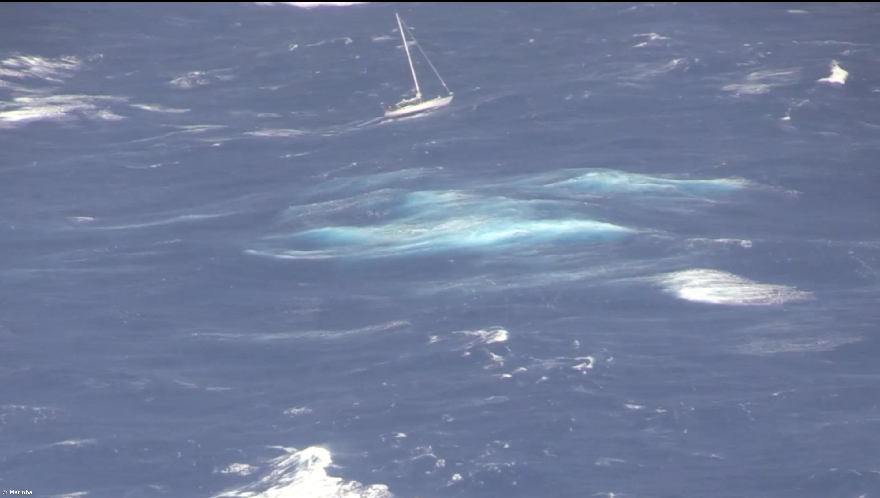 Dois desaparecidos no oceano Atlântico a 500 milhas a sul dos Açores (vídeo) – Imagem 1