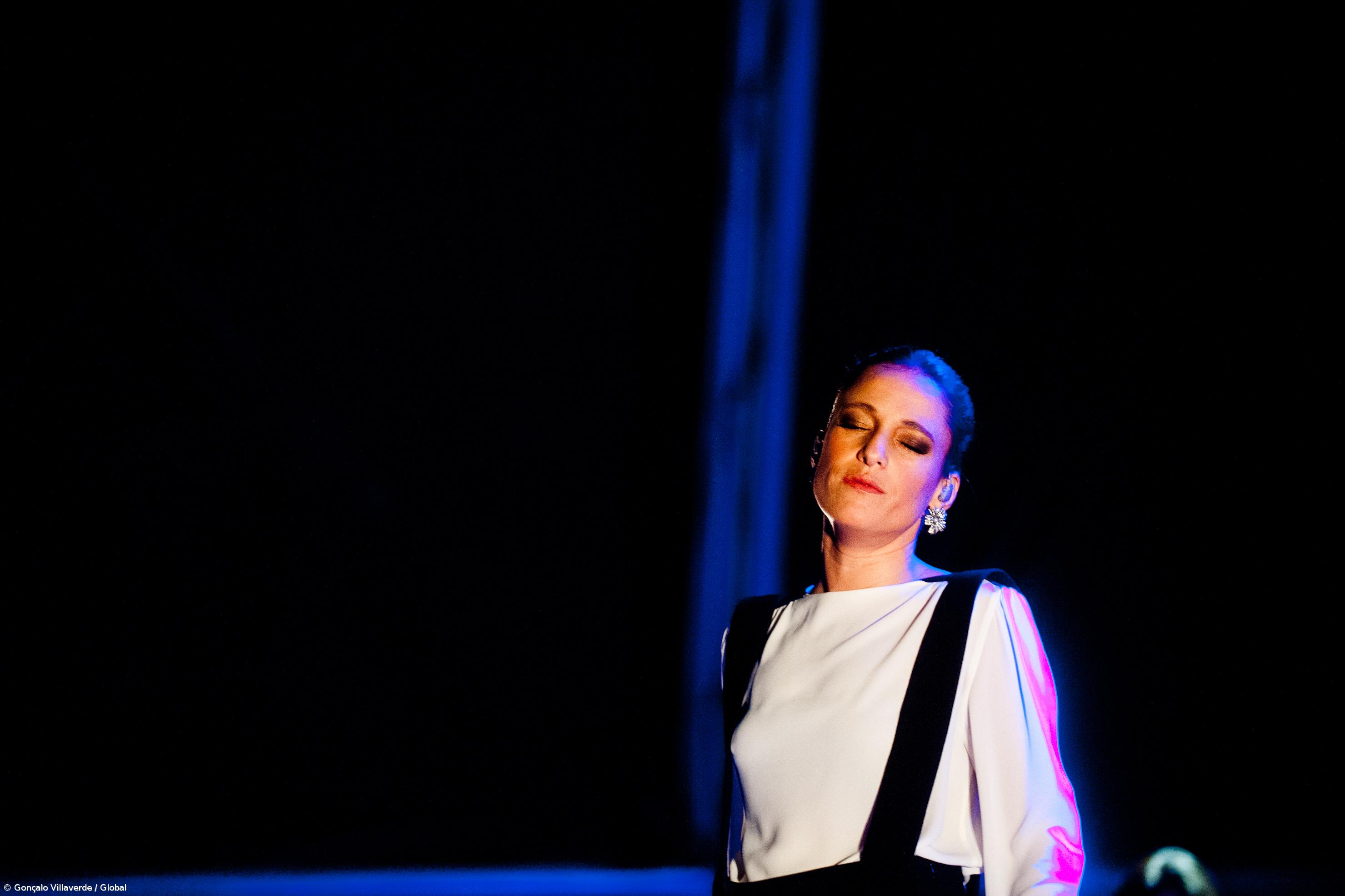 O álbum "Carminho canta Tom Jobim" chega hoje ao mercado discográfico – Imagem 1