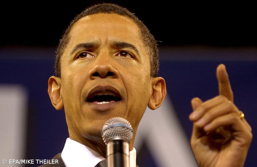 Em pleno comício, Obama recebe críticas aéreas  – Imagem 1