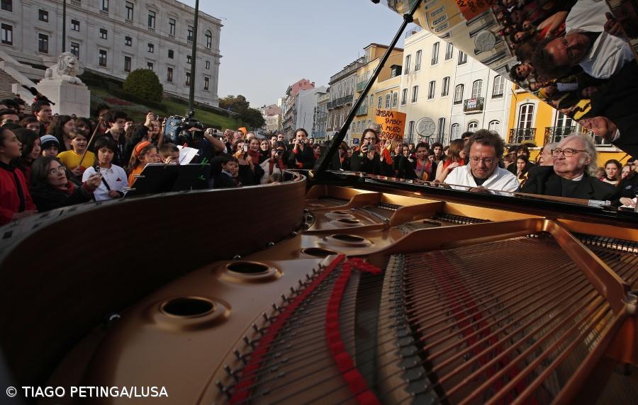 Professores, alunos e pais manifestam-se hoje contras verbas do ensino artístico – Imagem 1