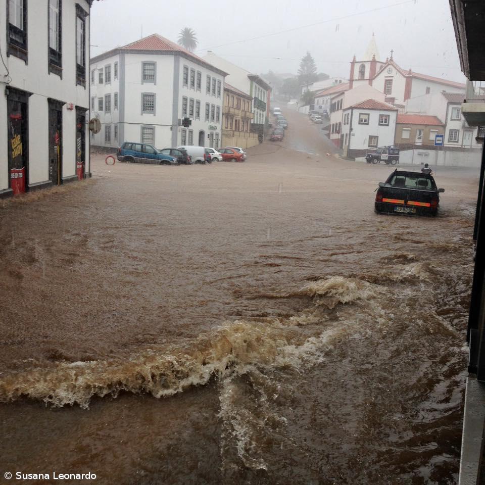 Trânsito cortado em Angra devido à chuva intensa – Imagem 1