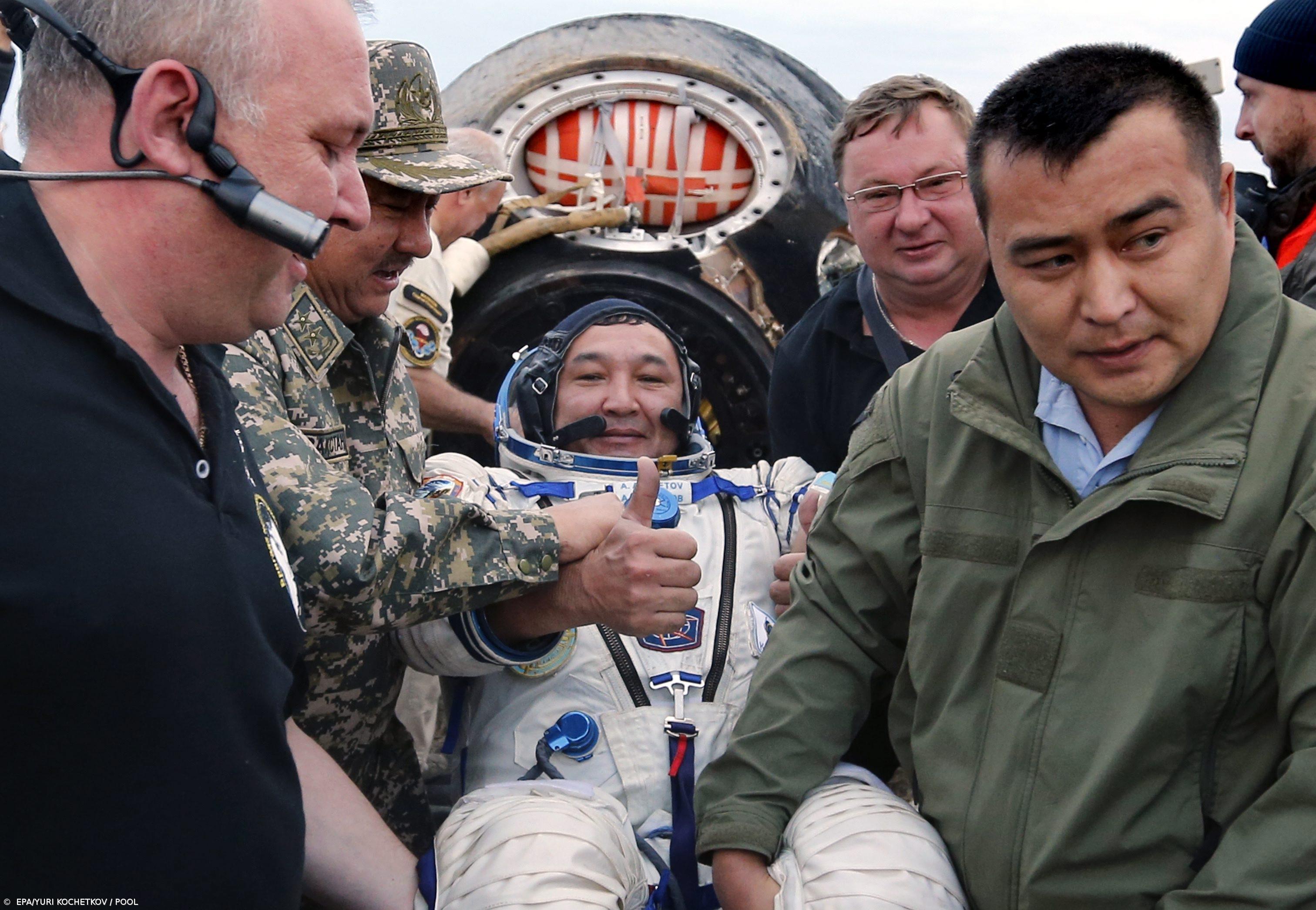 Cosmonauta russo Padalka regressa à Terra após recorde de 879 dias no espaço – Imagem 1