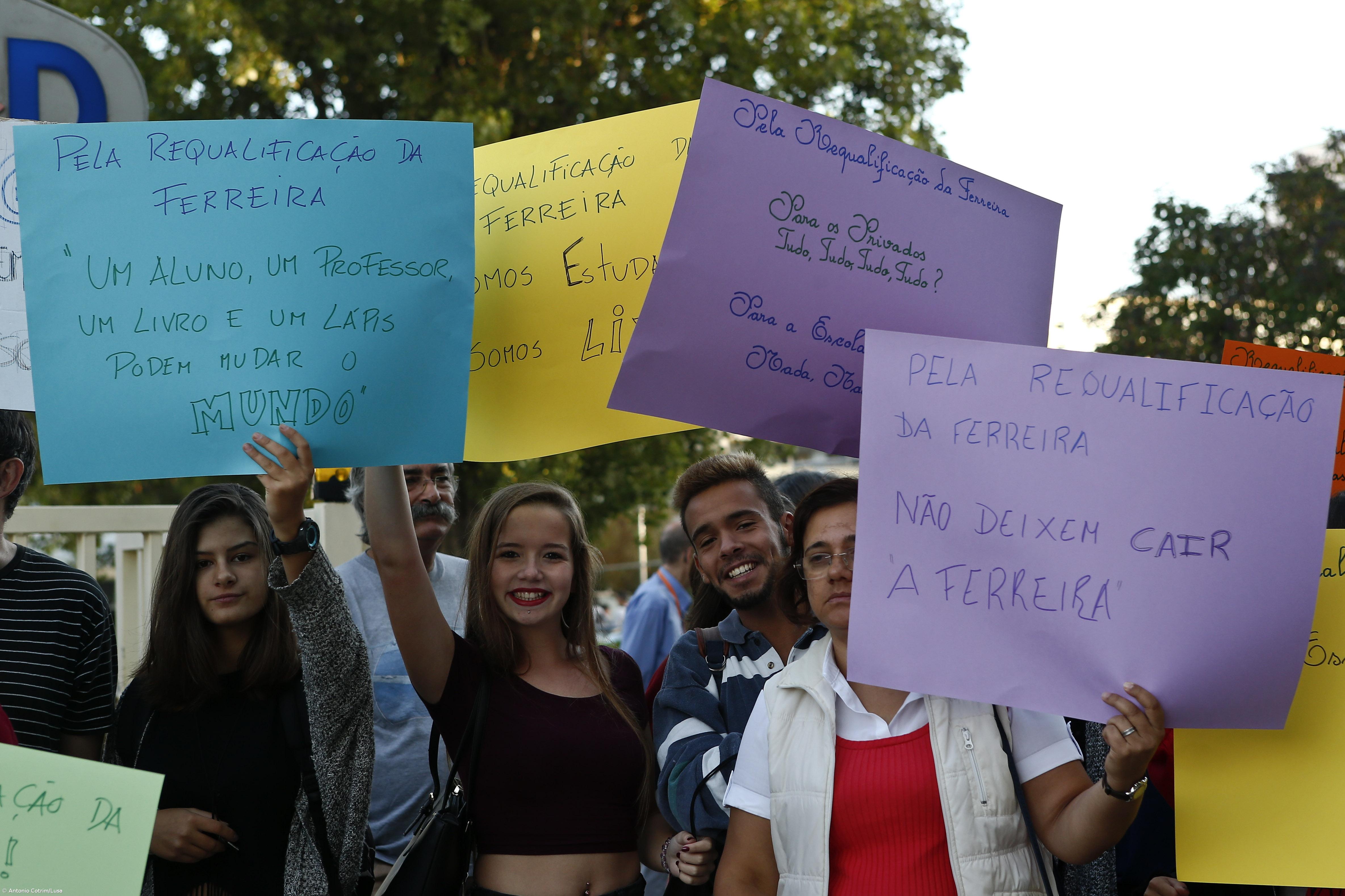 Comunidade escolar reclamou obras prometidas na secundária Ferreira Dias, Sintra – Imagem 1