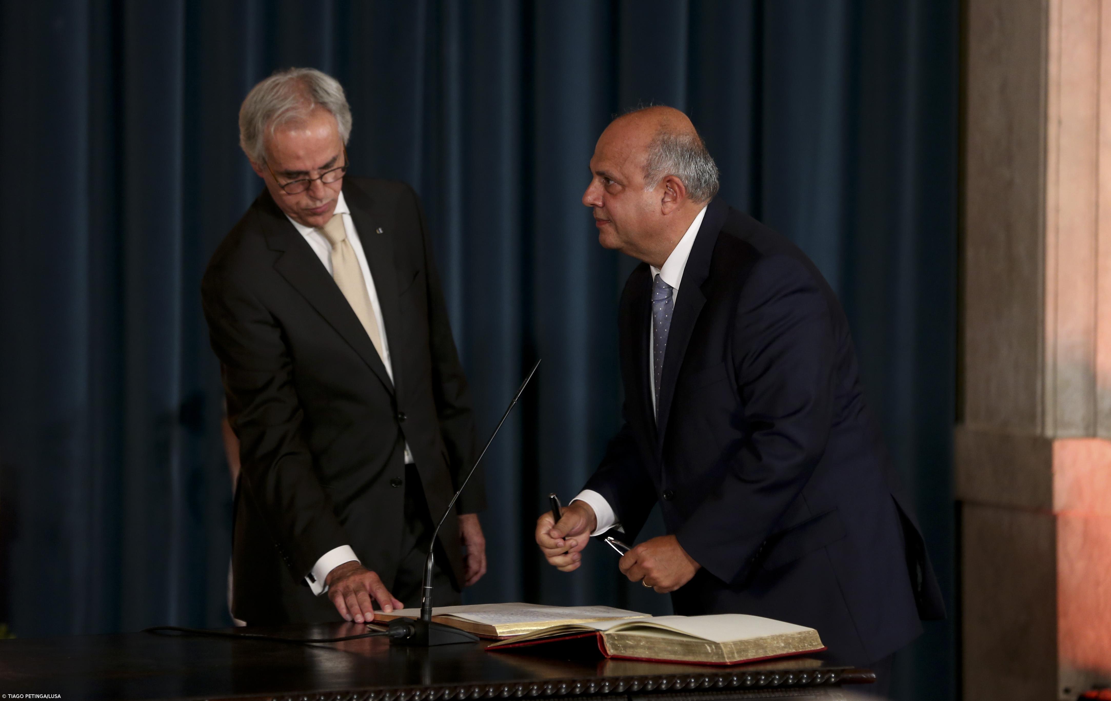 Ministro dos Assuntos Parlamentares empenhado em procurar "solução estável" para o país – Imagem 1