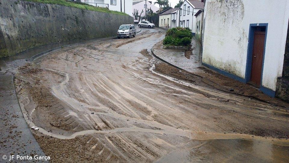 Chuva provoca inundações em vários locais da ilha de São Miguel – Imagem 1