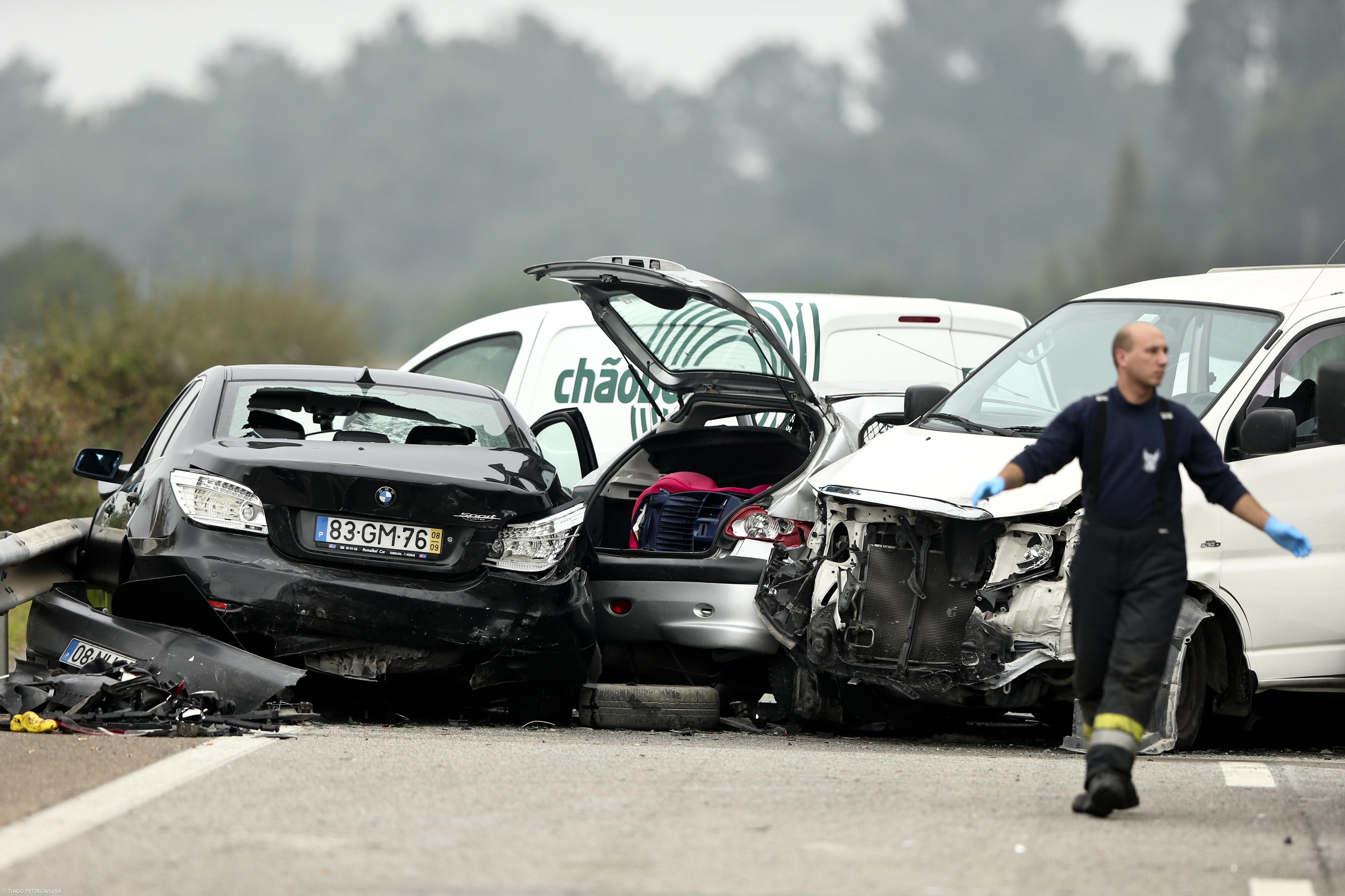 Choque em cadeia na A12 provoca um morto e 15 feridos ligeiros – Imagem 1