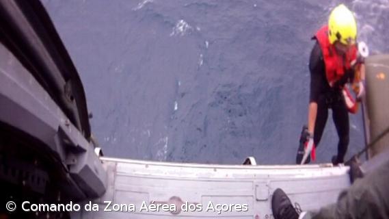 Tripulante de veleiro resgatado nos Açores em operação de risco  – Imagem 1