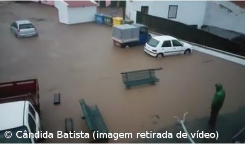 20 carros arrastados em enxurrada na Ribeira Grande – Imagem 1