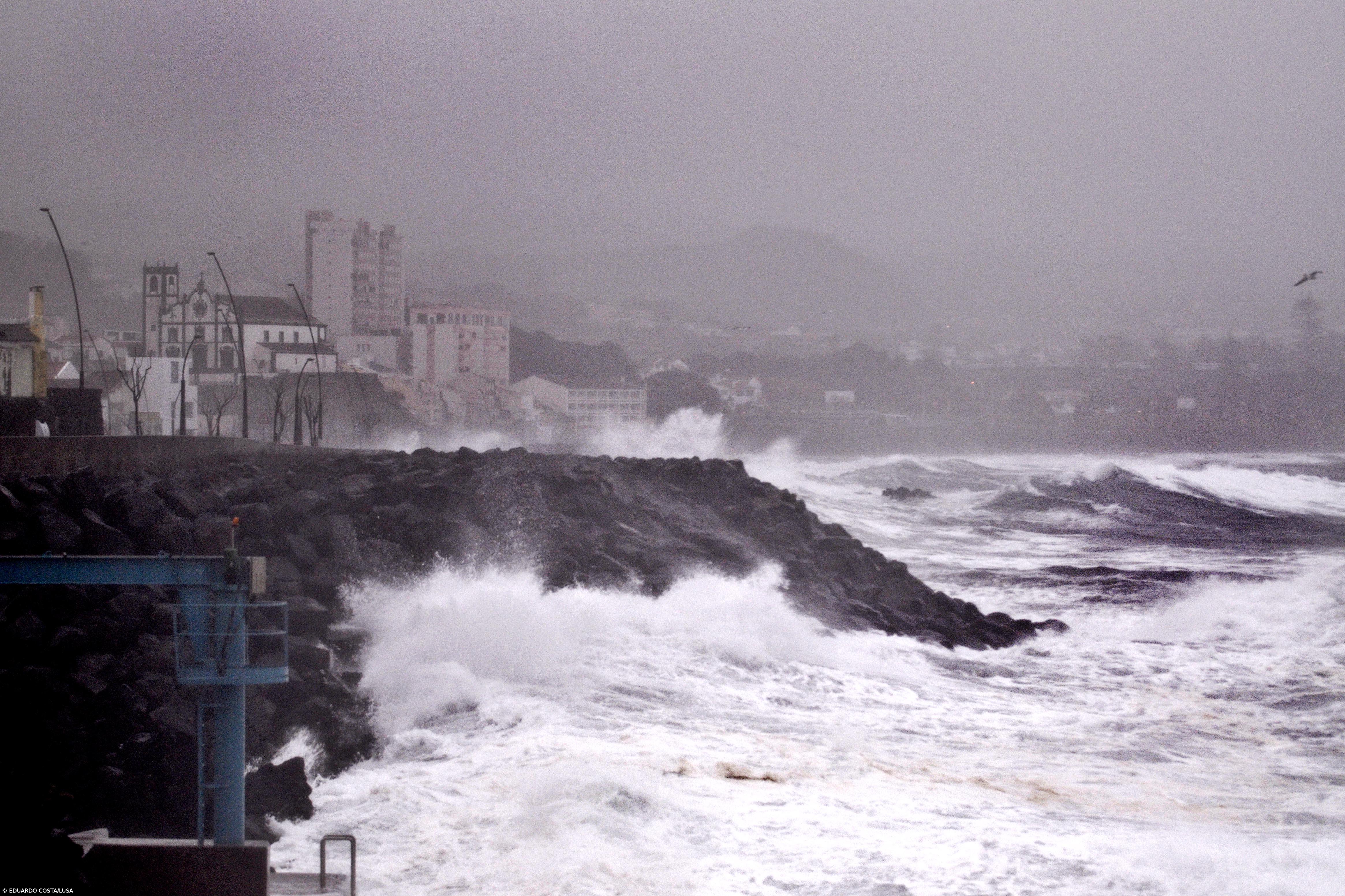 Quatro ilhas dos Açores sob aviso amarelo por causa de chuva e agitação marítima – Imagem 1