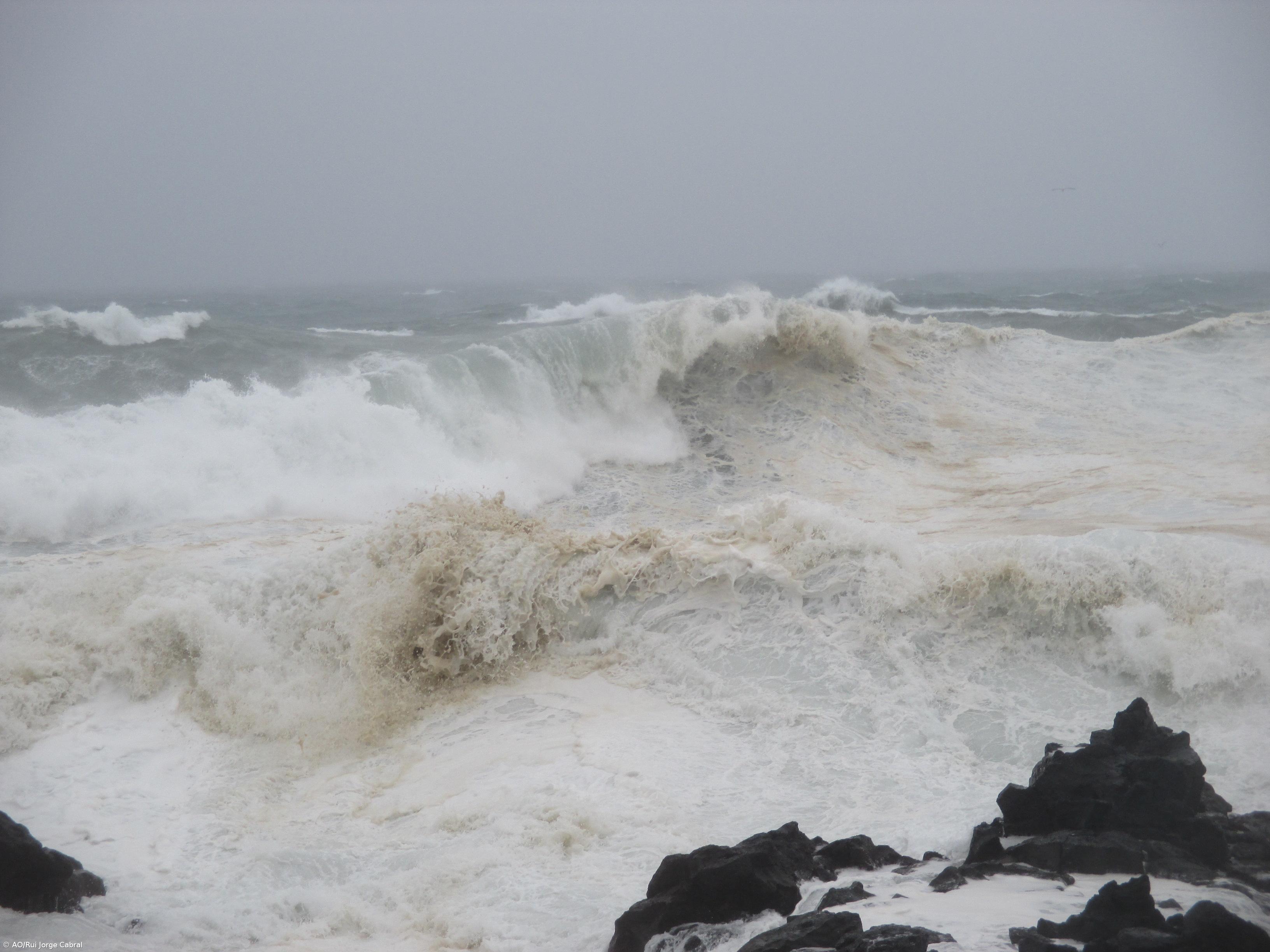 Ilhas das Flores e do Corvo sob aviso amarelo devido a agitação marítima – Imagem 1