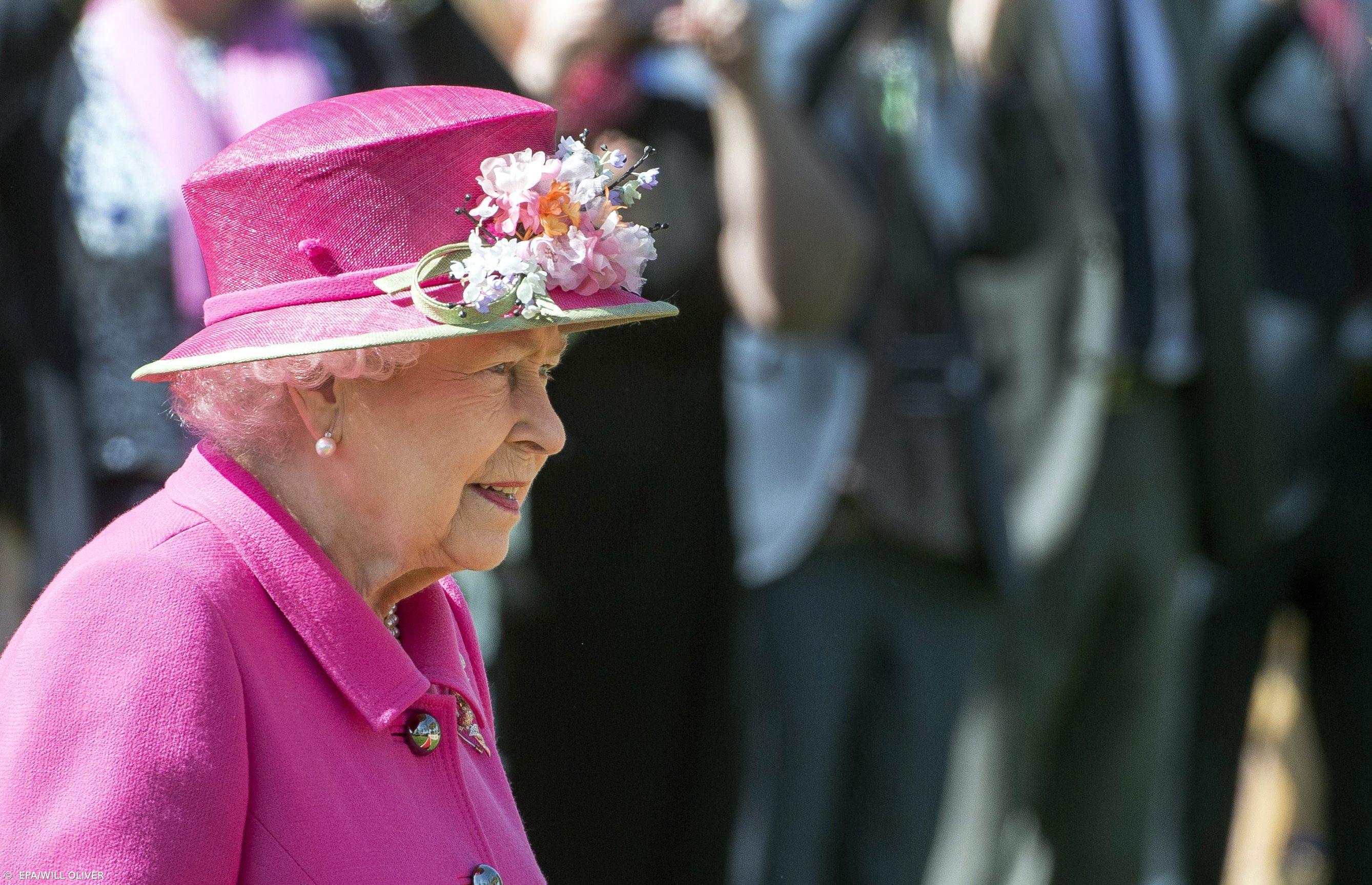 Isabel II aprova formalmente suspensão do Parlamento – Imagem 1