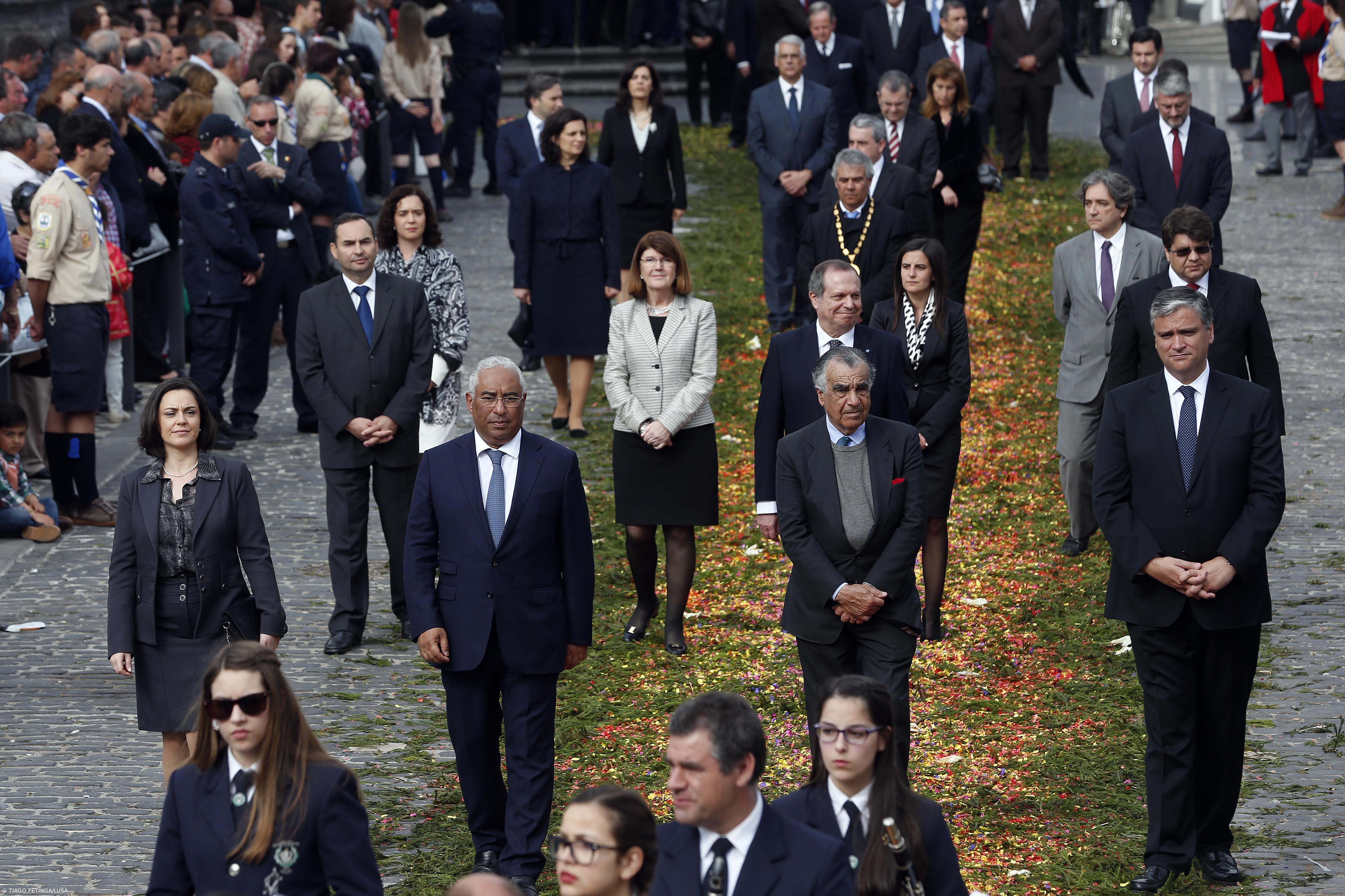 António Costa na procissão do Santo Cristo dos Milagres com mensagem de "respeito institucional"  – Imagem 1