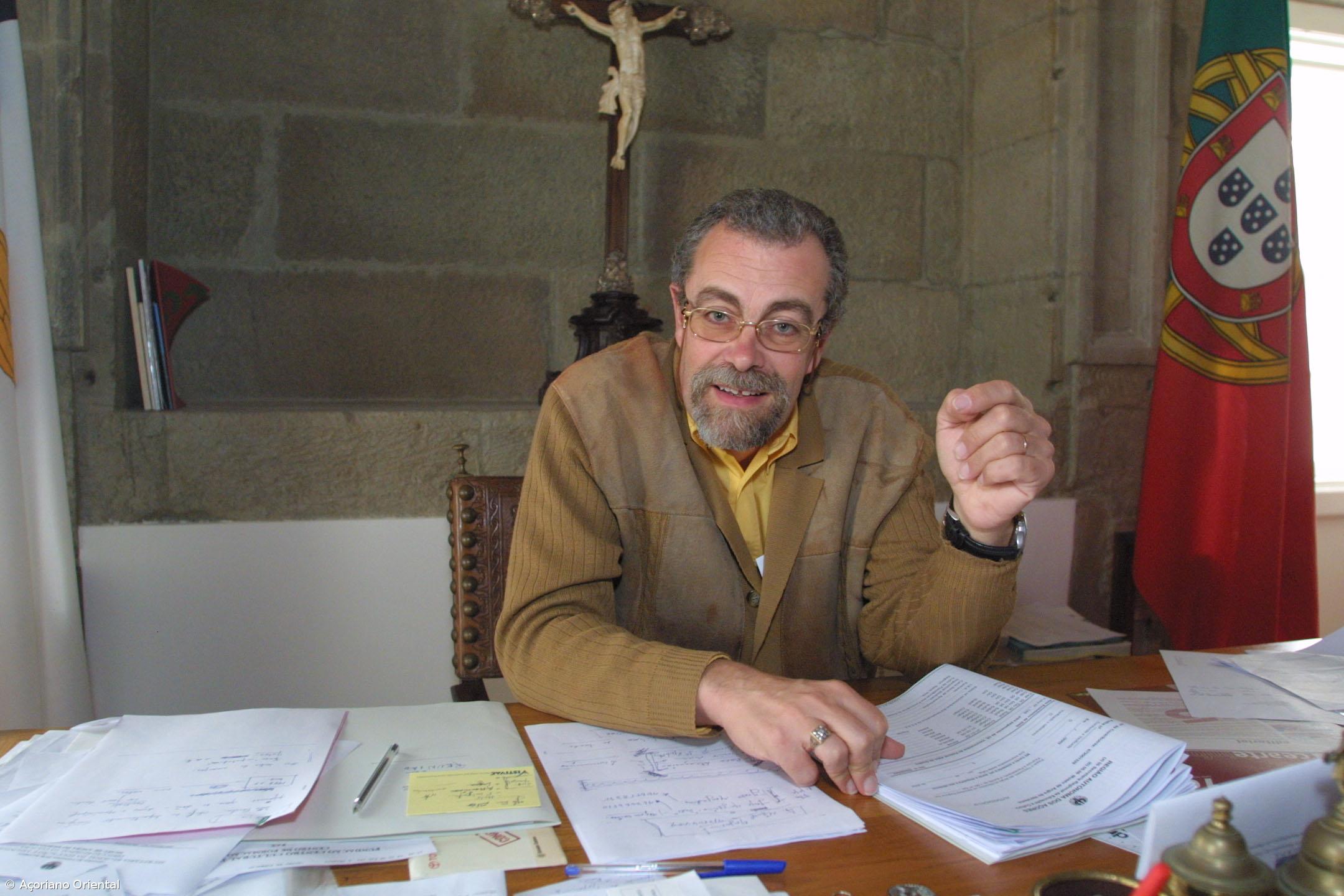 "Retiramos tudo o que possa significar algo de mais preciso (para não magoar) e acabamos por ficar com algo sem sabor e sem cheiro, baseado em generalidades confortáveis" – Imagem 1