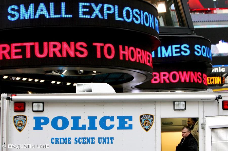Vários feridos em explosão de "origem desconhecida" em estação em Nova Iorque – Imagem 1