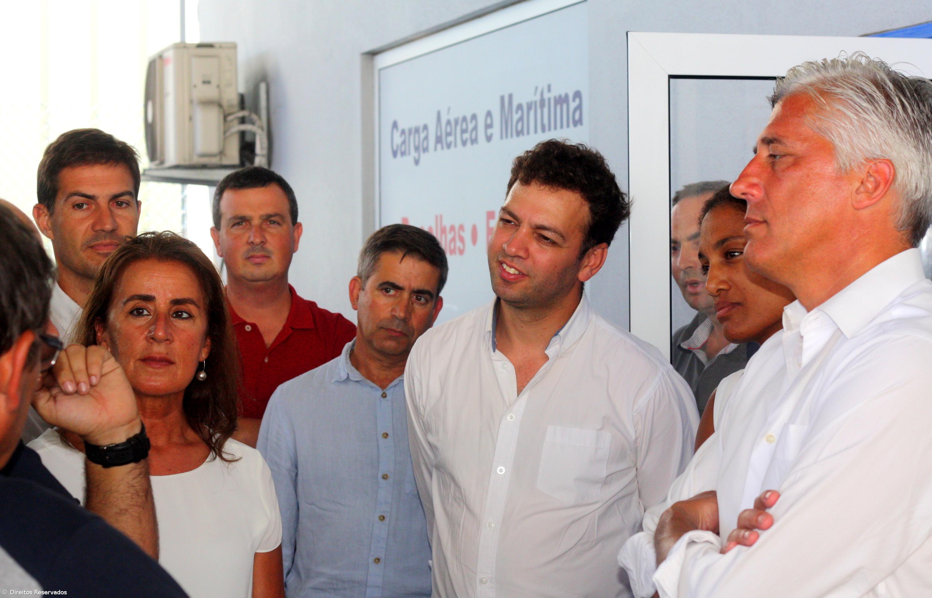 Líder do PSD em campanha de rua na Terceira, mas nem sempre foi reconhecido – Imagem 1