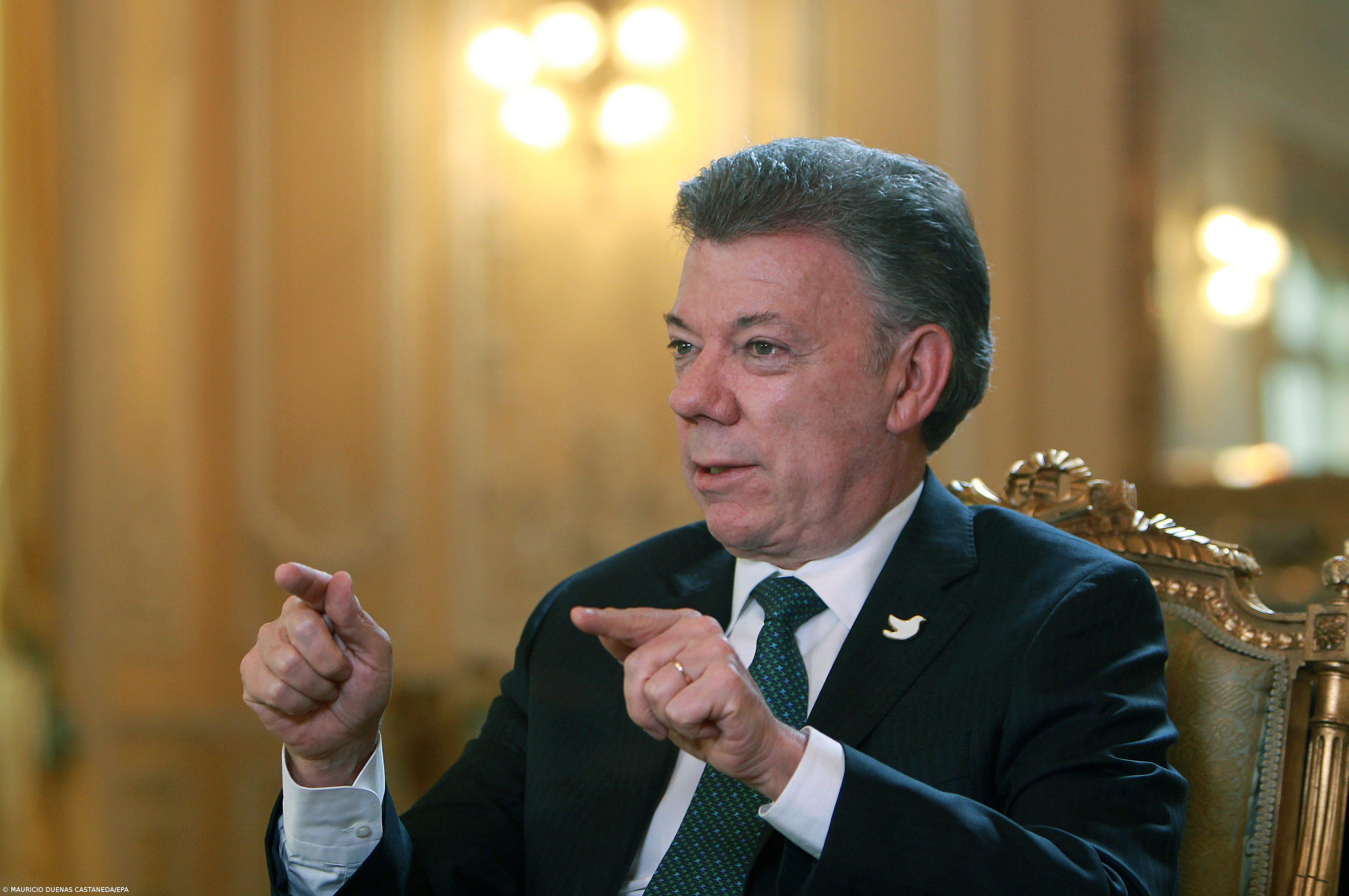 Marcelo felicita Juan Manuel Santos pela "merecida atribuição" do Nobel – Imagem 1
