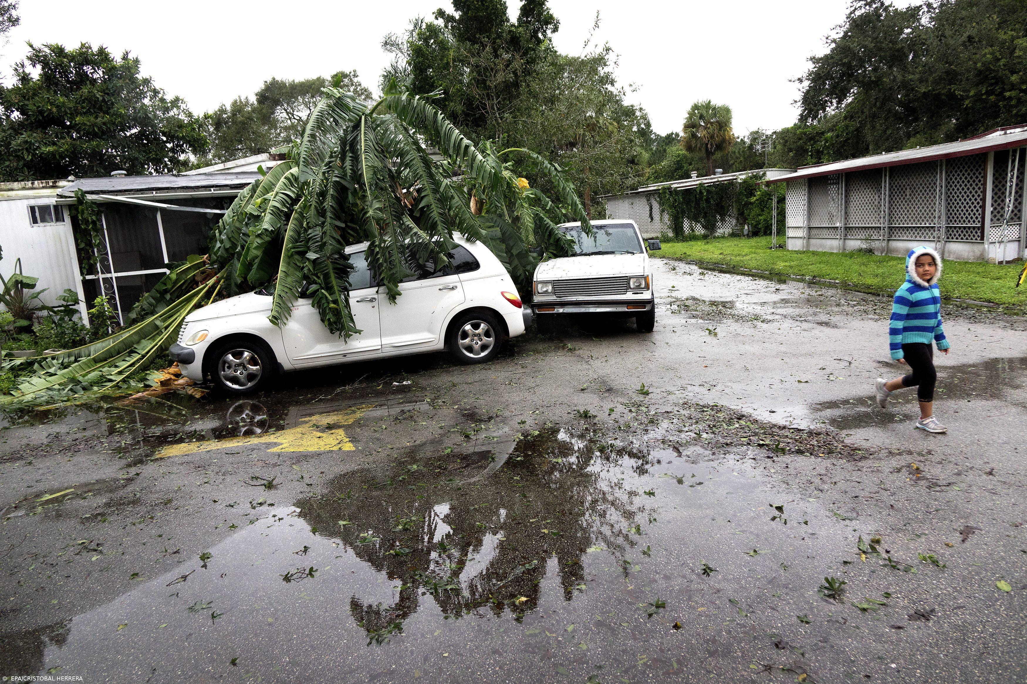 Tráfego aéreo na Florida permanece com perturbações devido ao furacão Matthew – Imagem 1