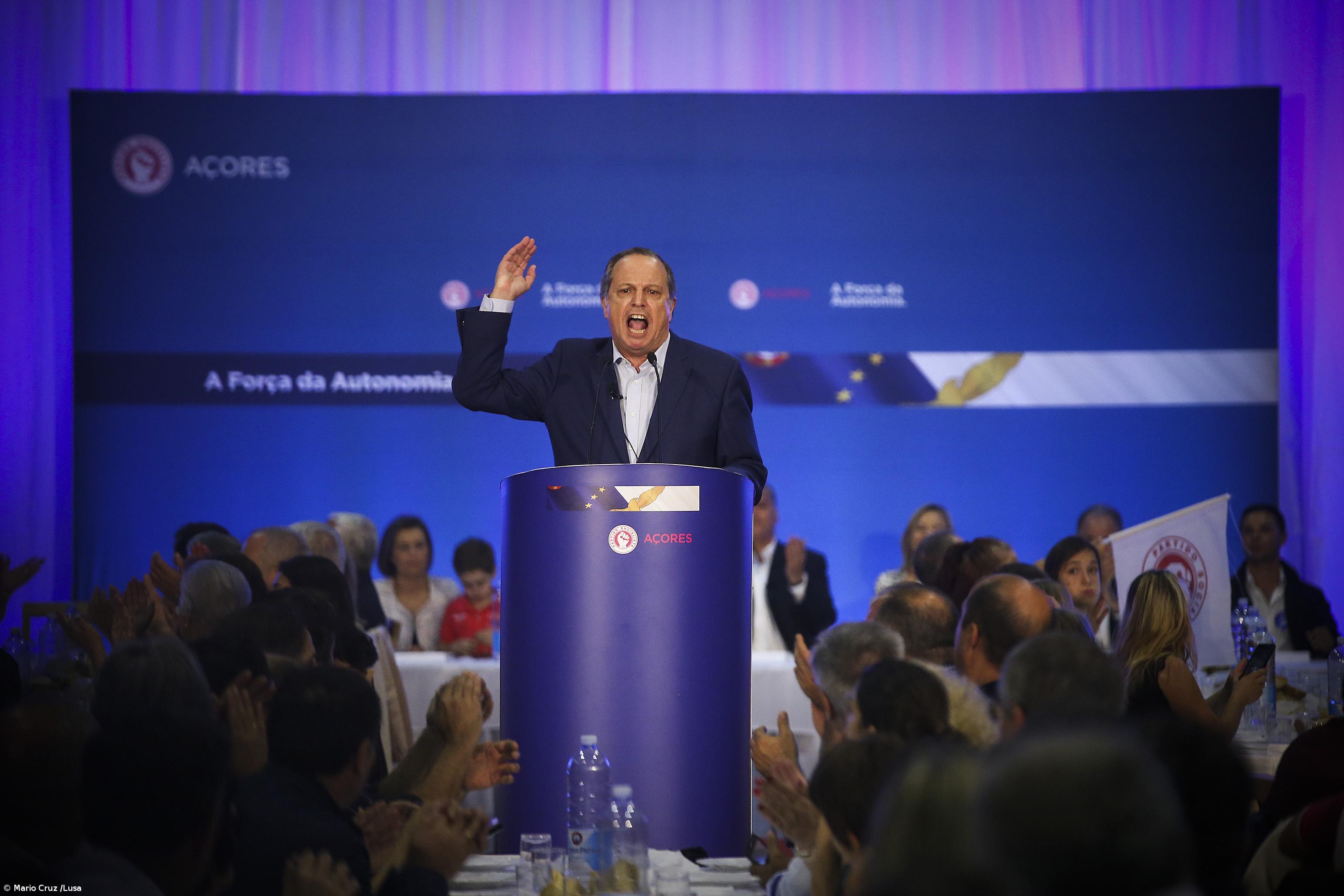 Carlos César afirma que OE2017 voltará a defender a população açoriana  – Imagem 1