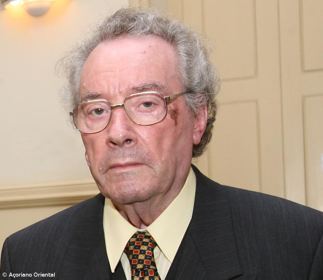 Faleceu  Victor Cruz, o primeiro locutor do Emissor Regional dos Açores – Imagem 1