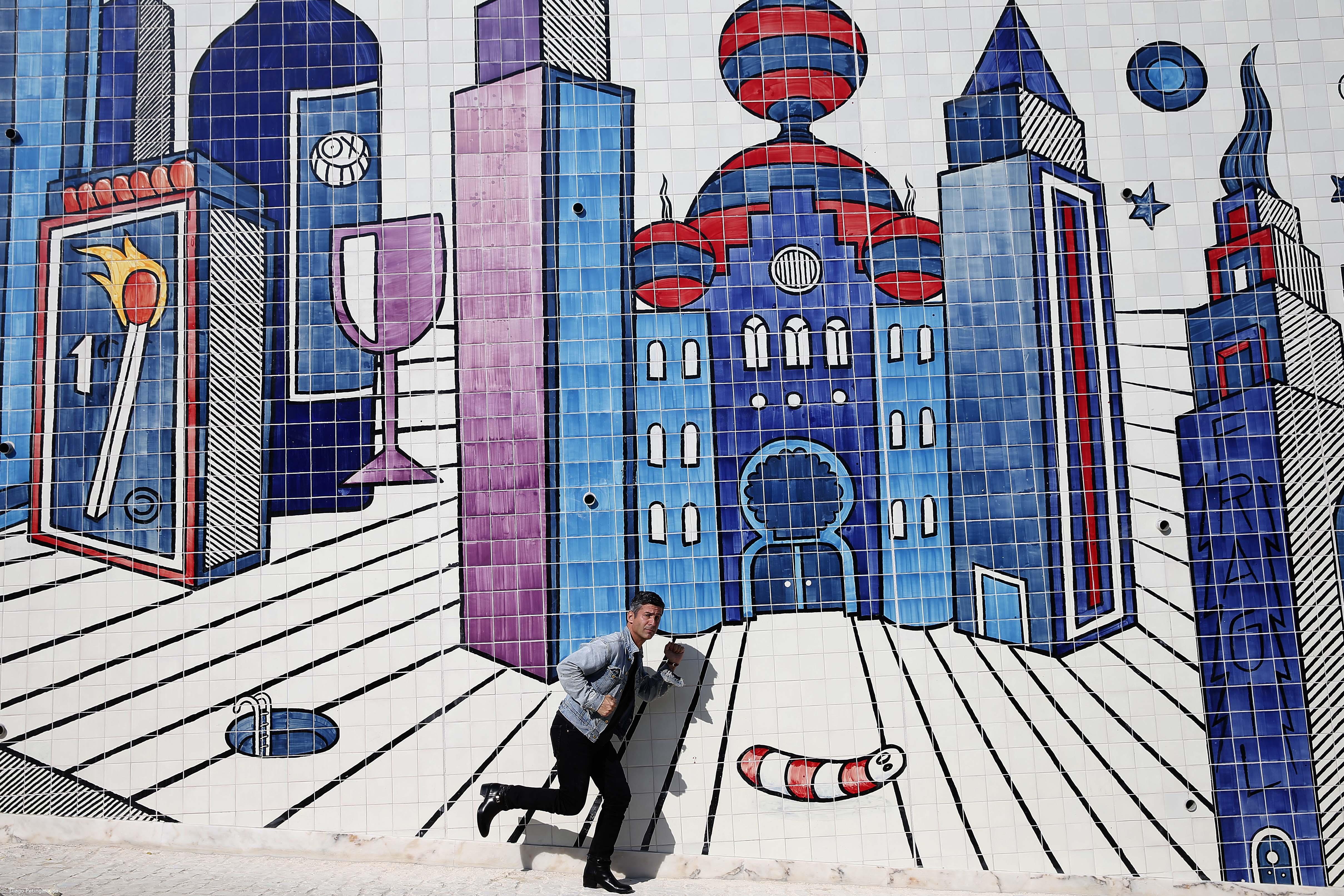 Mural com mais de 53 mil azulejos pintados à mão inaugurado hoje em Lisboa  – Imagem 1