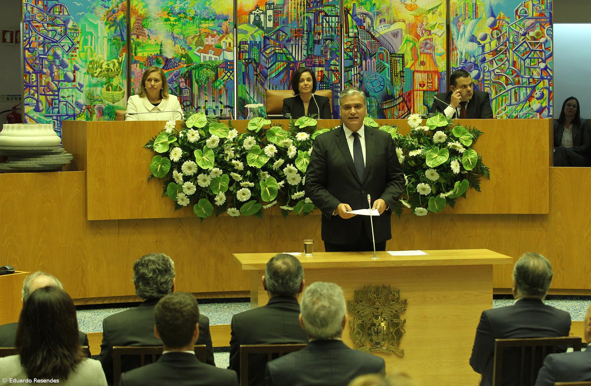 Governo dos Açores quer privilegiar emprego, sucesso escolar e combate à pobreza  – Imagem 1