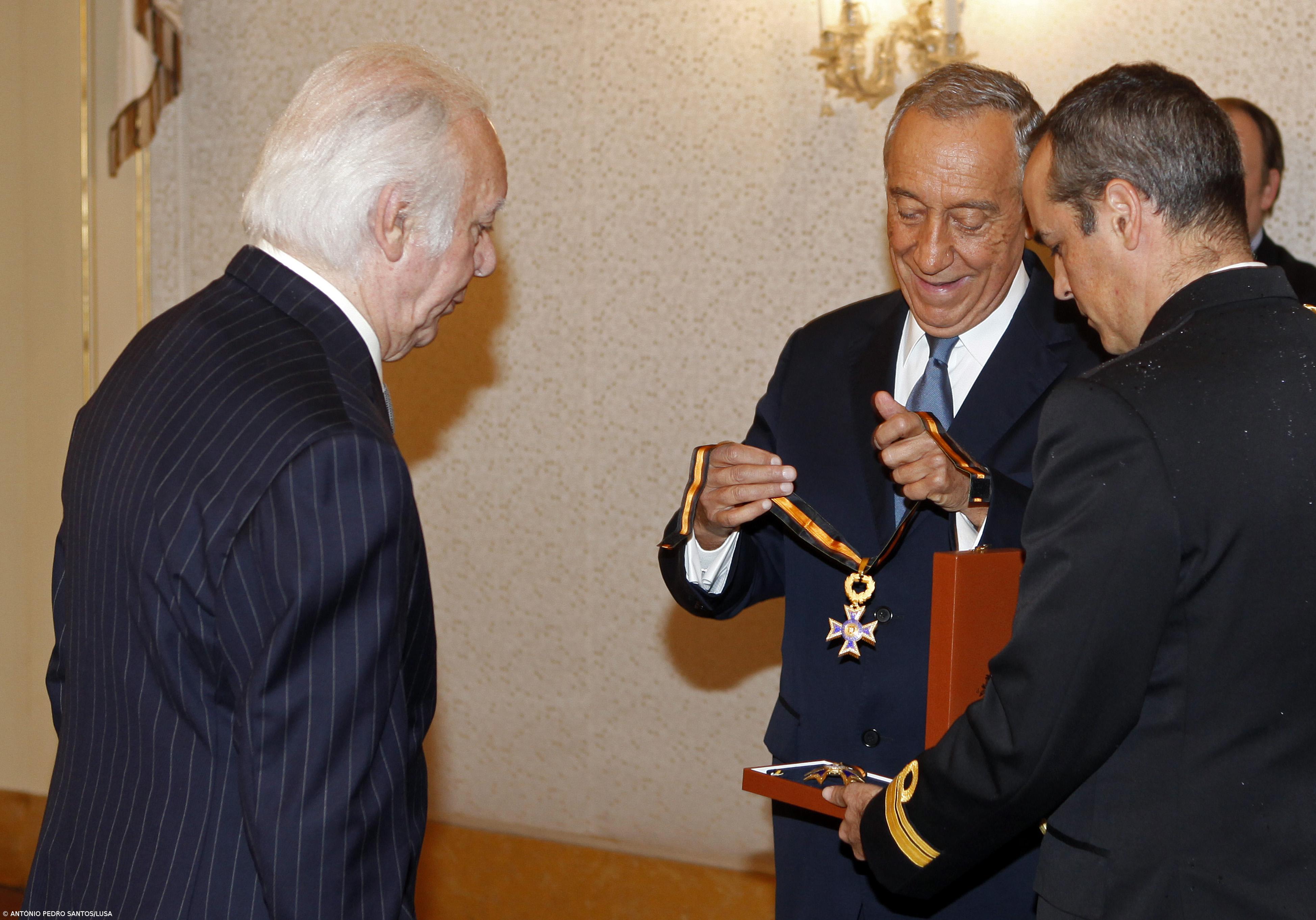 Mais de mil condecorações e 123 deslocações ao estrangeiro – Imagem 1