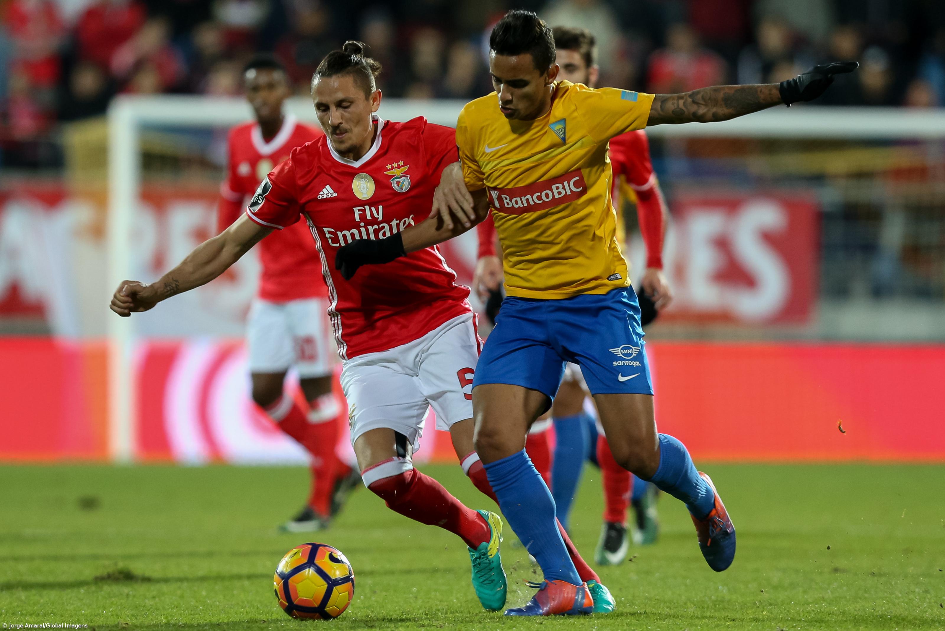 Benfica vence Estoril-Praia e retoma vantagem de quatro pontos no topo da I Liga (vídeos) – Imagem 1