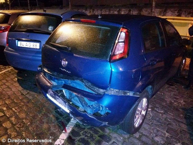 Homem rouba carro e bate em três viaturas durante fuga à polícia em Ponta Delgada – Imagem 1