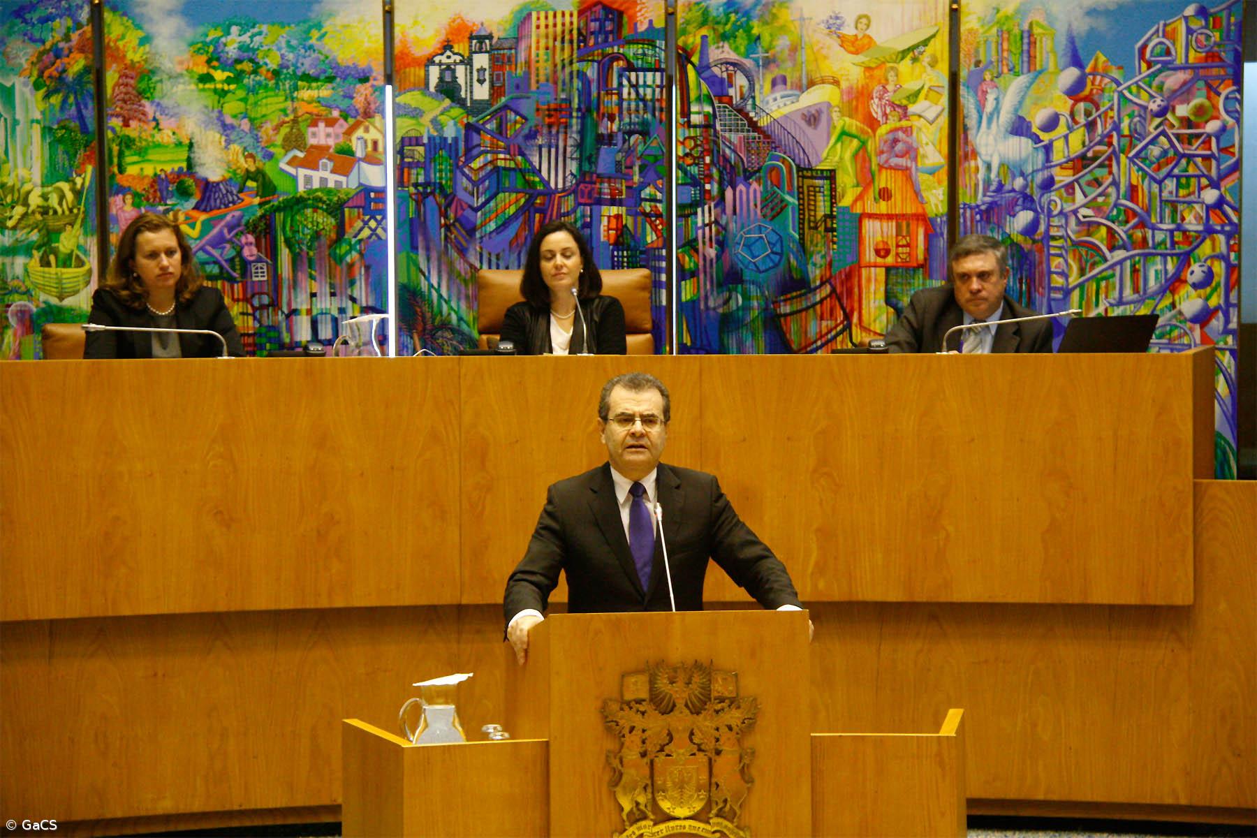 Parlamento altera periodicidade dos concursos de professores nos Açores – Imagem 1