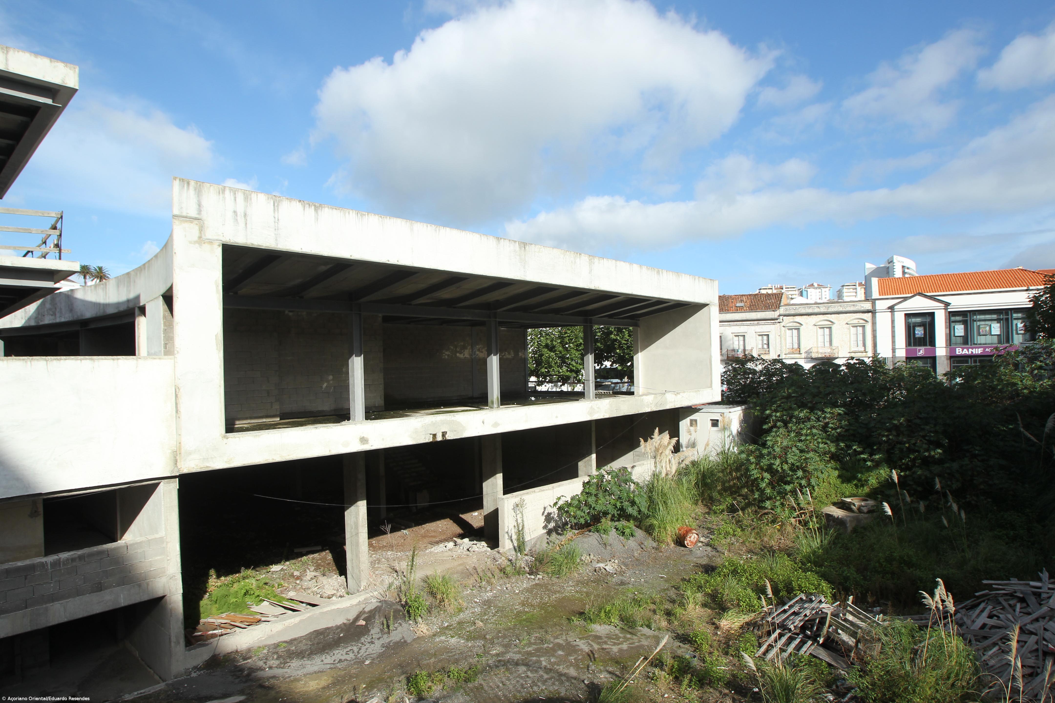 Câmara de Ponta Delgada viabiliza trabalhos de demolição das galerias da Calheta – Imagem 1