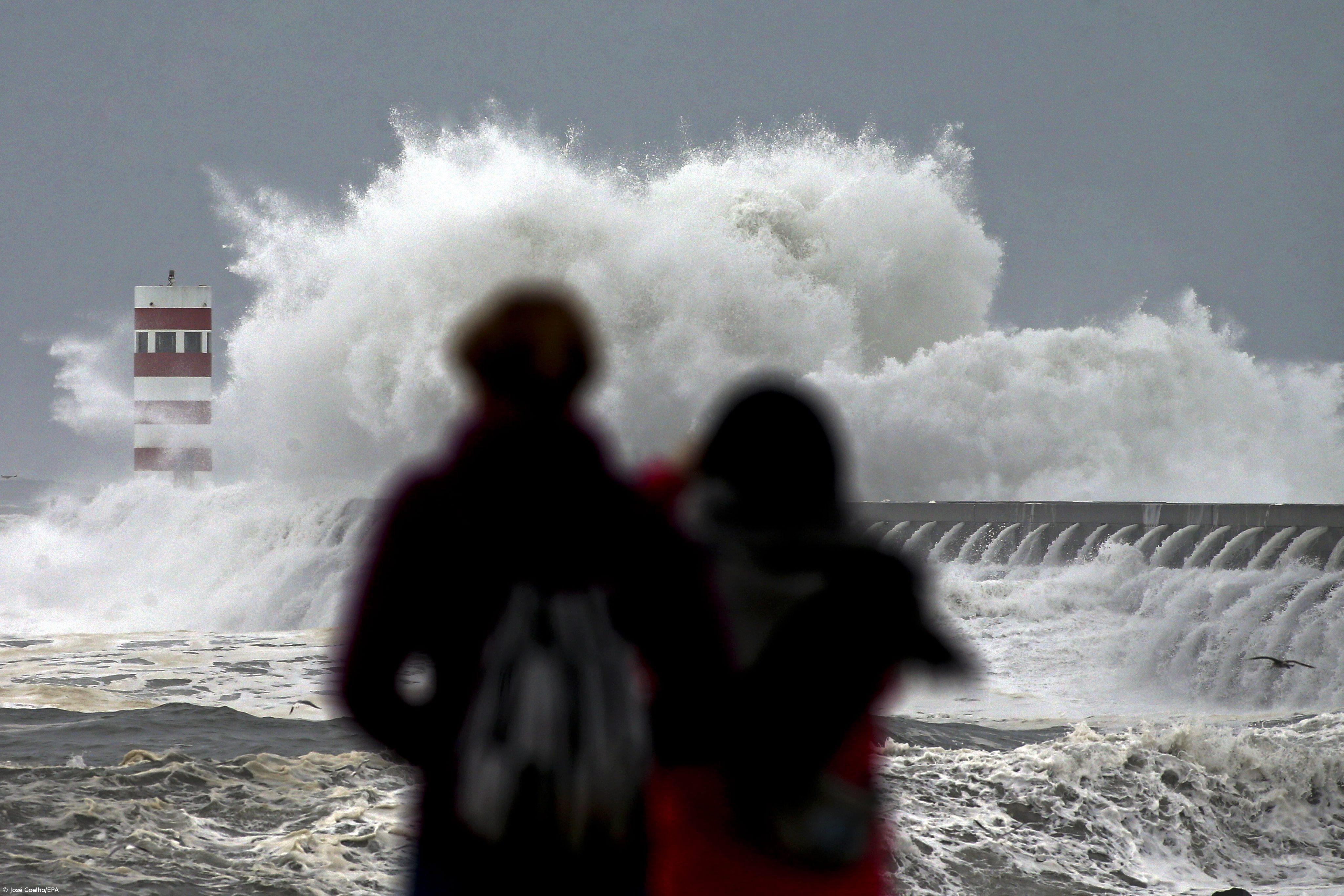 EDP Distribuição declara estado de alerta a norte do Rio Tejo devido à tempestade Ana – Imagem 1