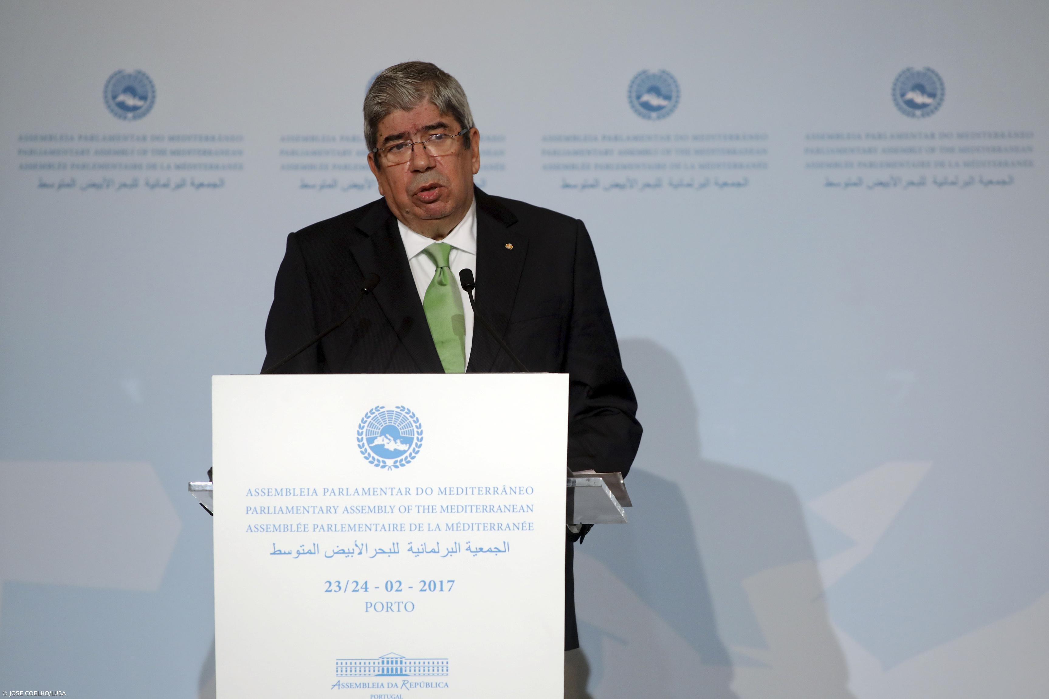 Ferro Rodrigues avisa que é impossível "ficar de braços cruzados" – Imagem 1