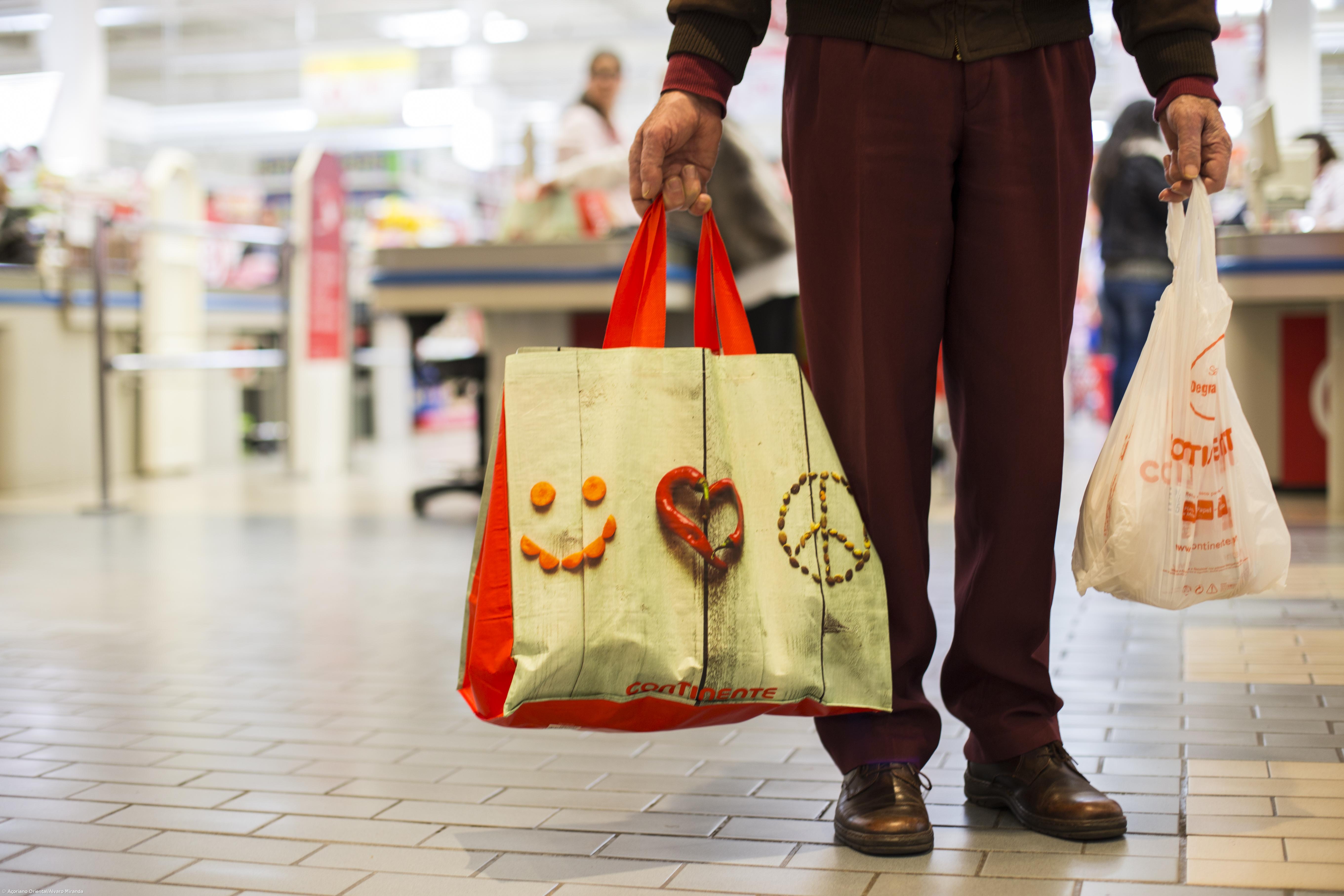 Governo quer aumentar para 12 cêntimos contribuição dos sacos de plástico – Imagem 1