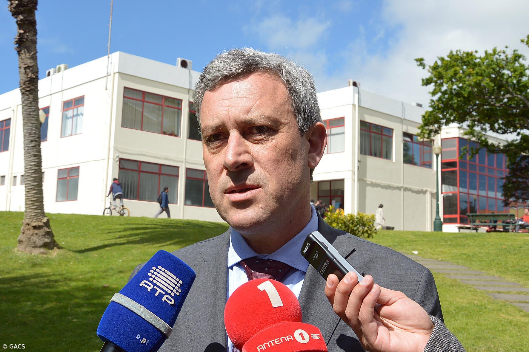 Universidade e Governo dos Açores contra criação de carreira científica regional – Imagem 1