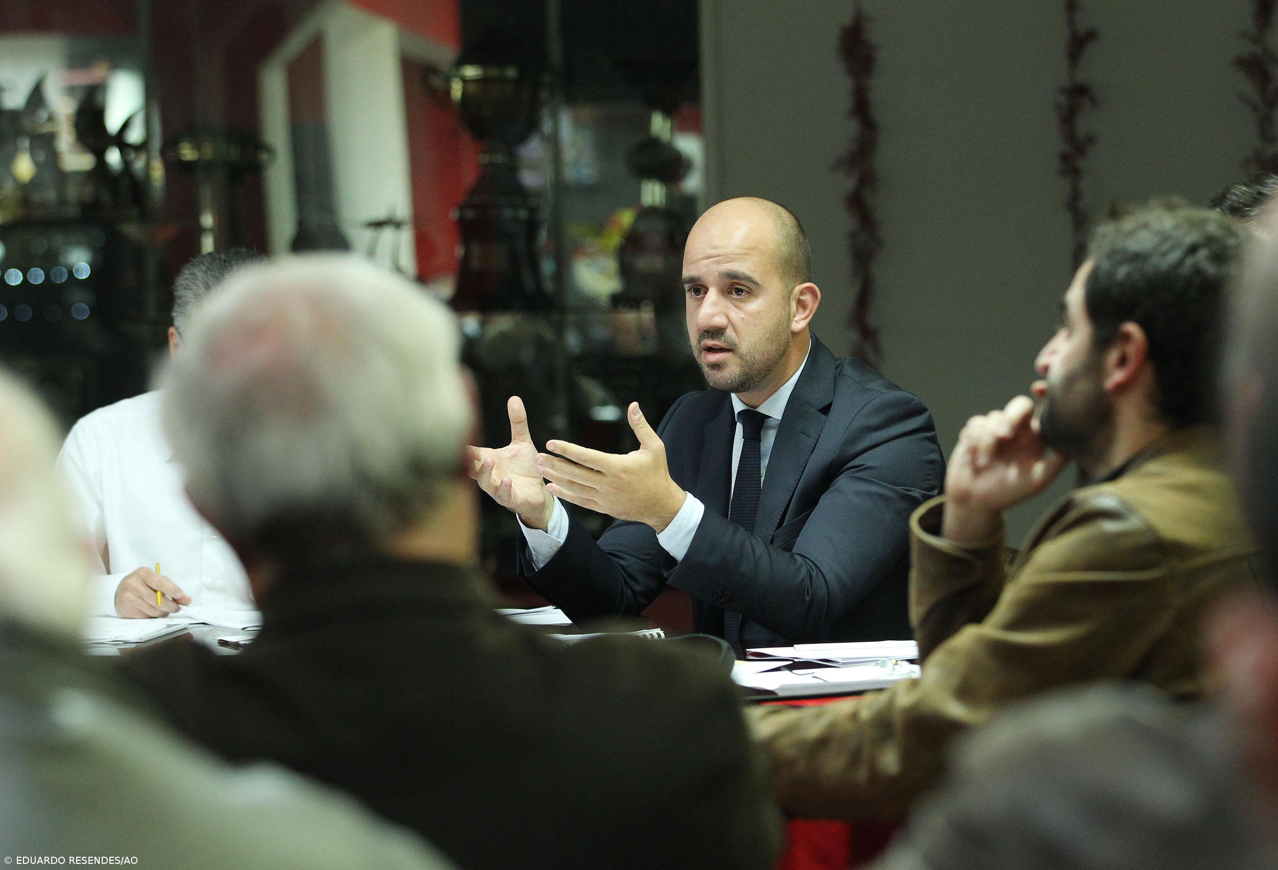 Aumento de salários provoca demissões na SAD do Santa Clara – Imagem 1