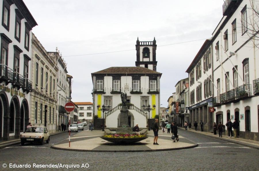Câmara de Ponta Delgada aprova Plano e Orçamento para 2012  – Imagem 1