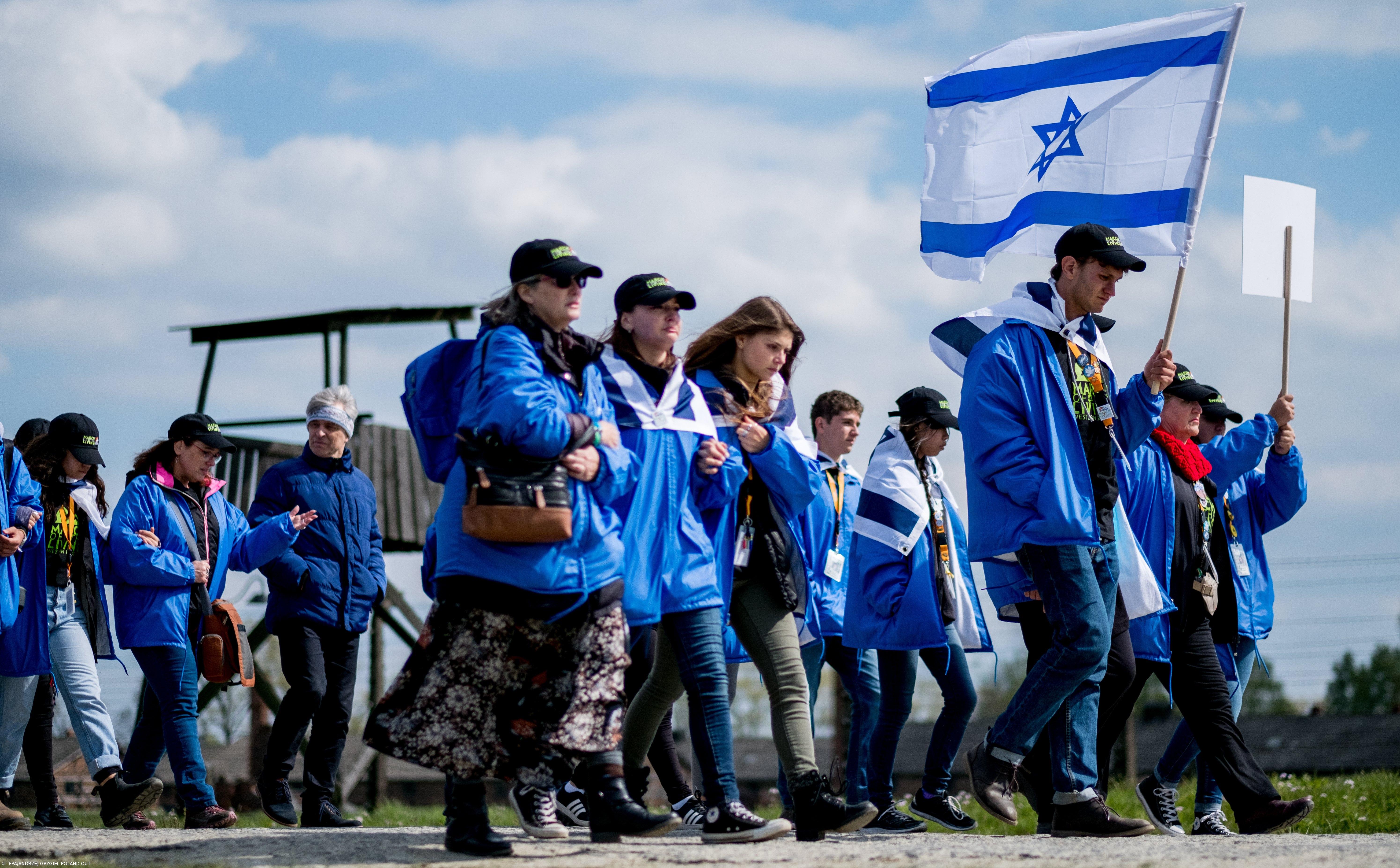 Milhares em Auschwitz para iniciativa anual de lembrança do Holocausto – Imagem 1