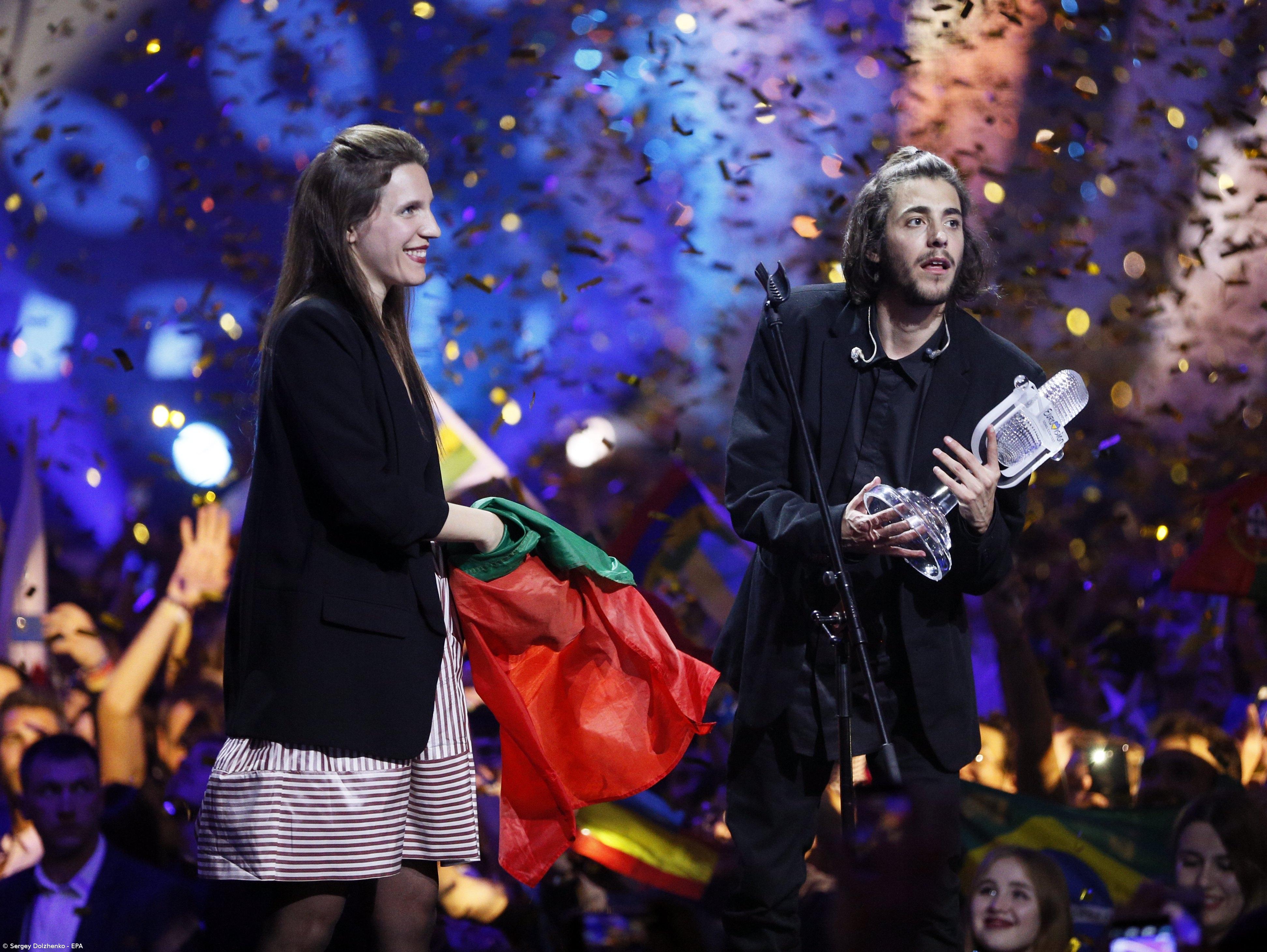 Portugal vence Festival Eurovisão da Canção com "Amar pelos dois" interpretada por Salvador Sobral – Imagem 1