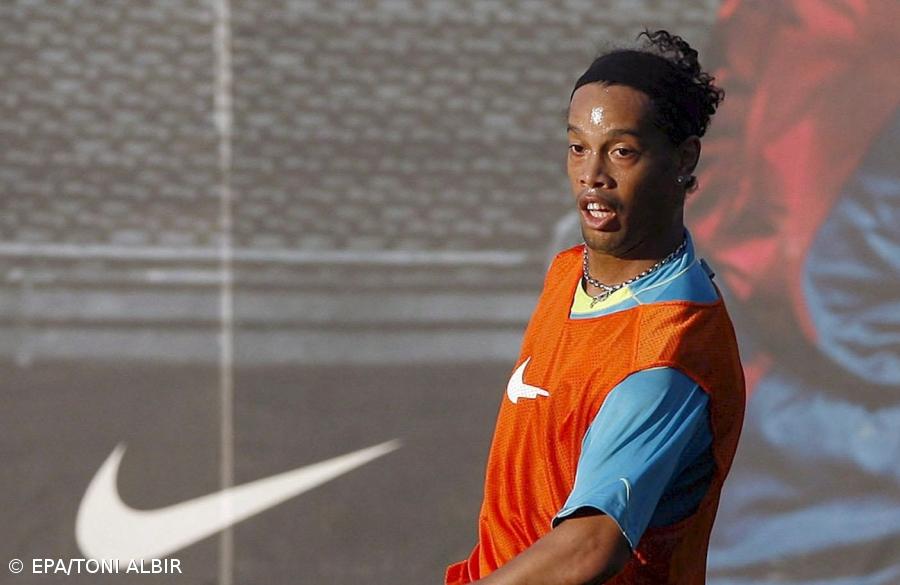 Ex-futebolista brasileiro Ronaldo internado em Ibiza devido a pneumonia – Imagem 1